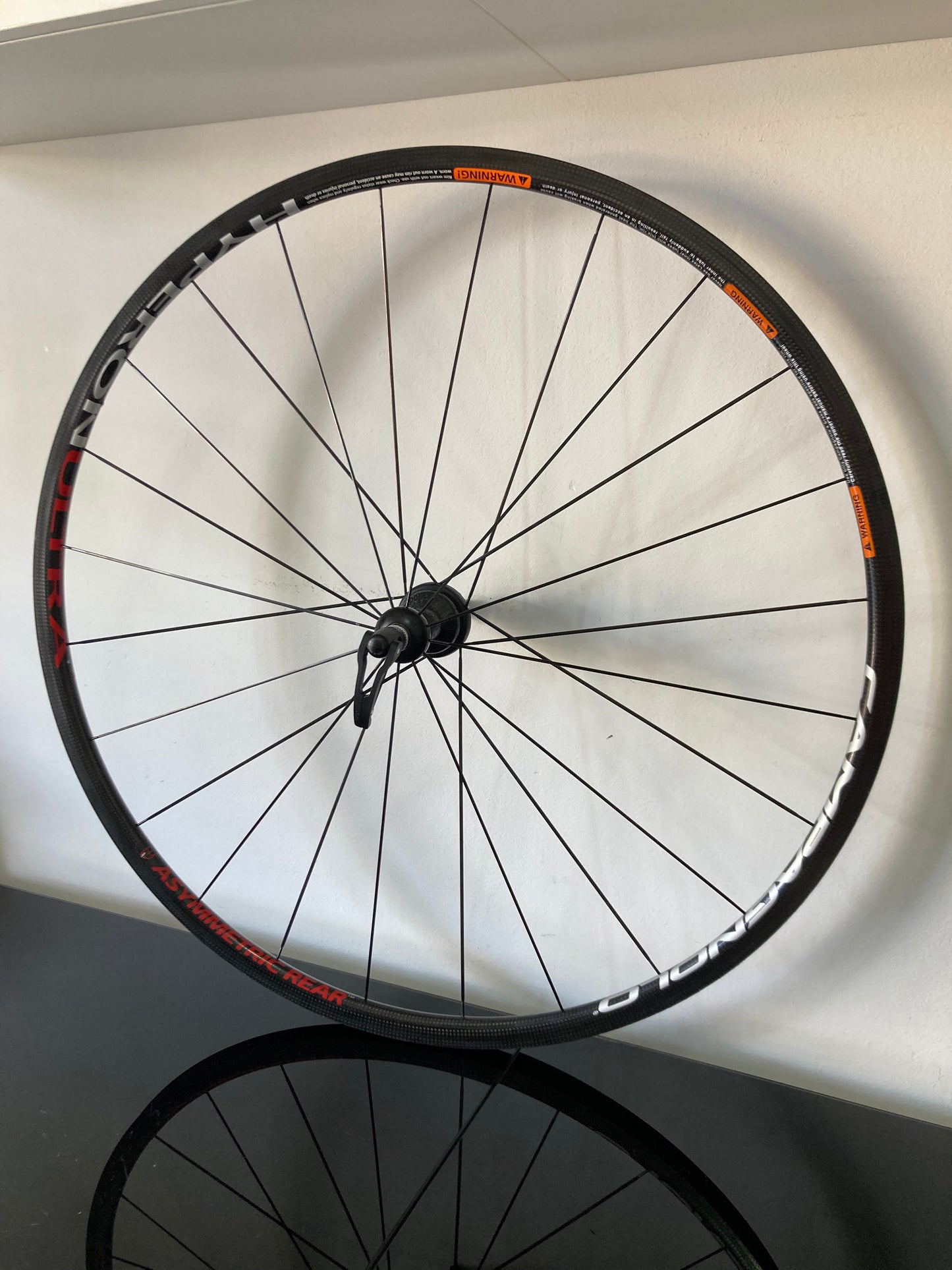 Ruota posteriore Campagnolo Hyperon Ultra, in fibra di carbonio. Per tubolare.