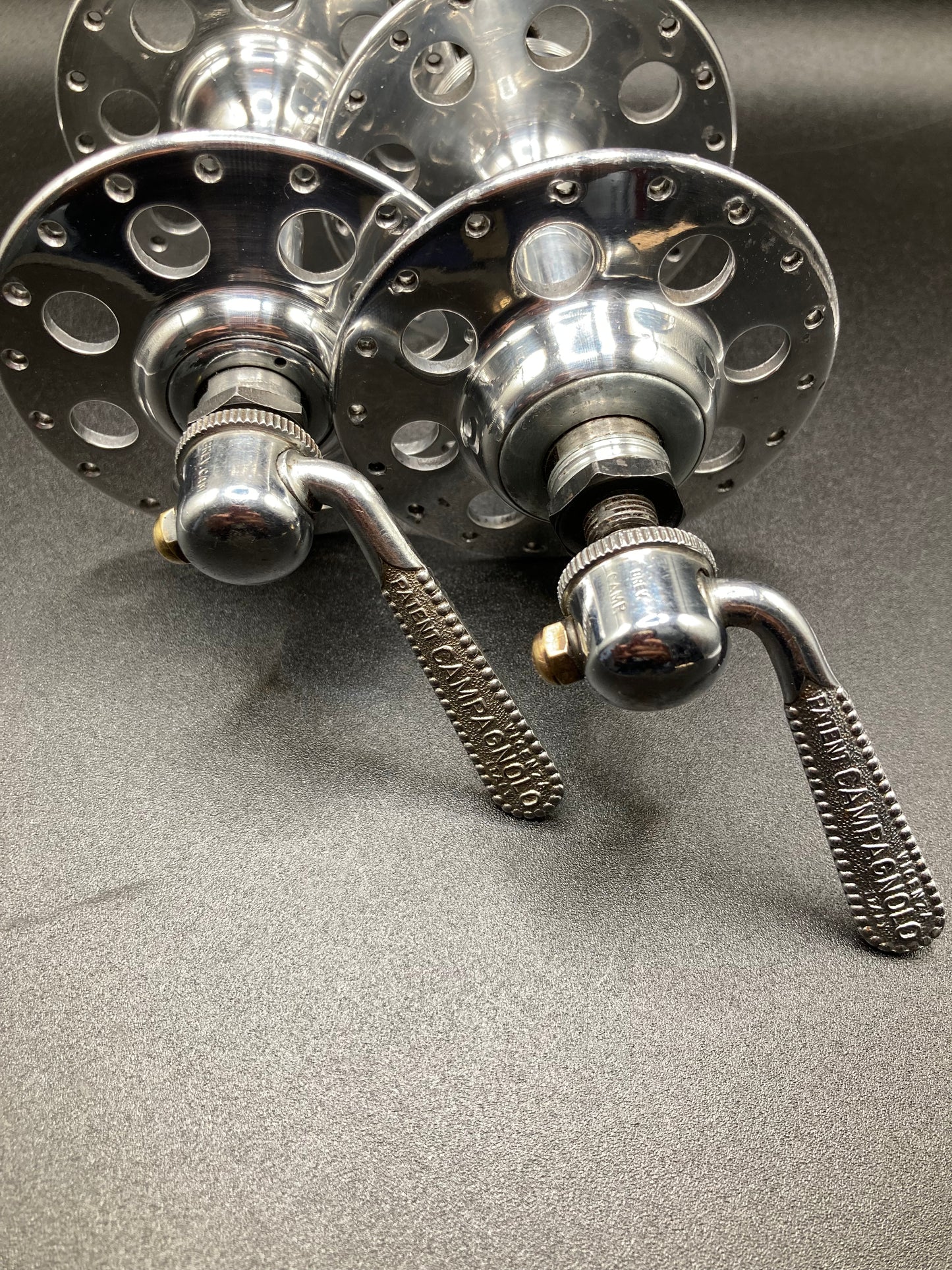 Mozzi Campagnolo "Nuovo Tipo" a flangia grande. 36 fori