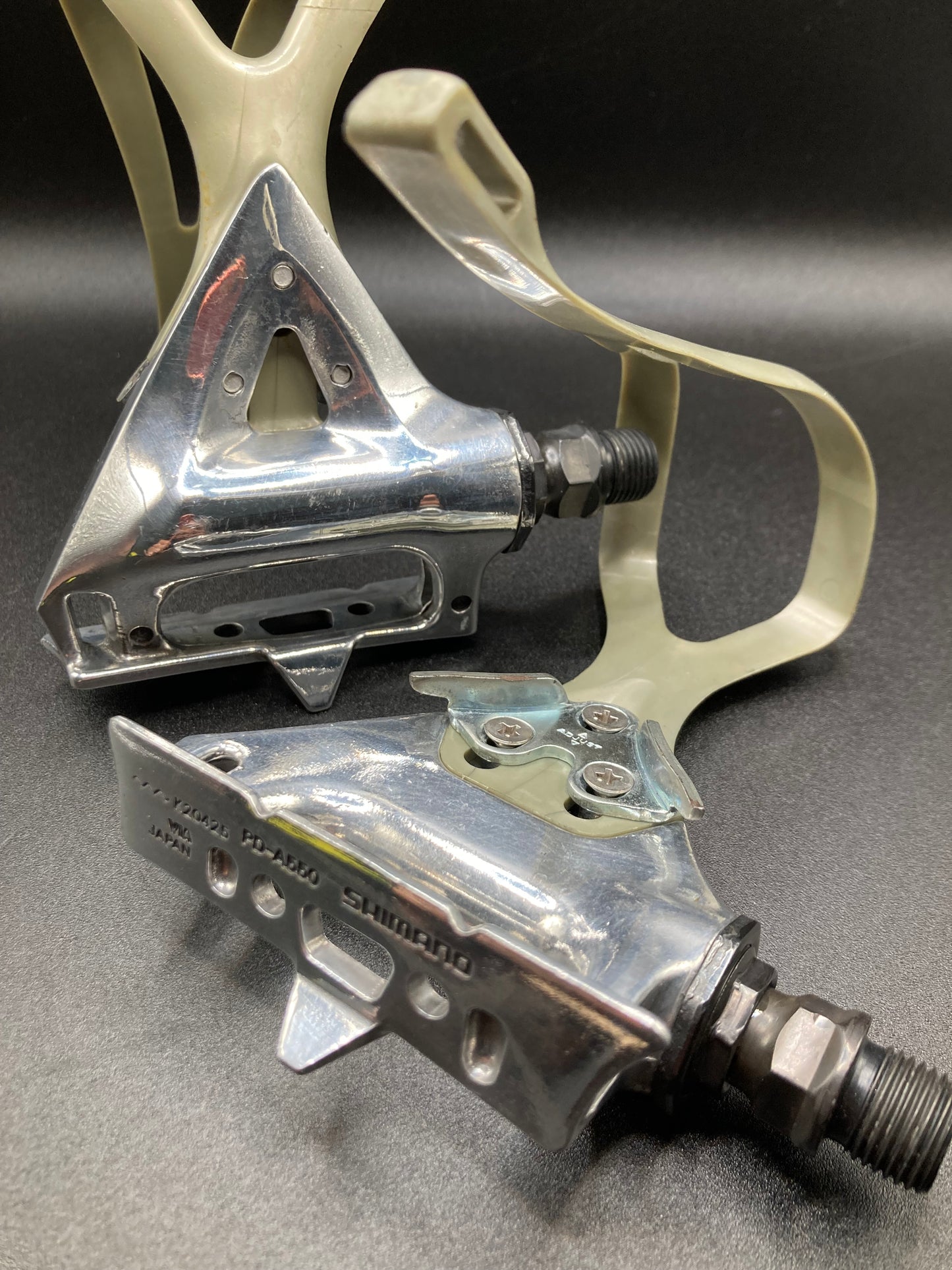 Pedali corsa Shimano A550. Con puntapiedi.
