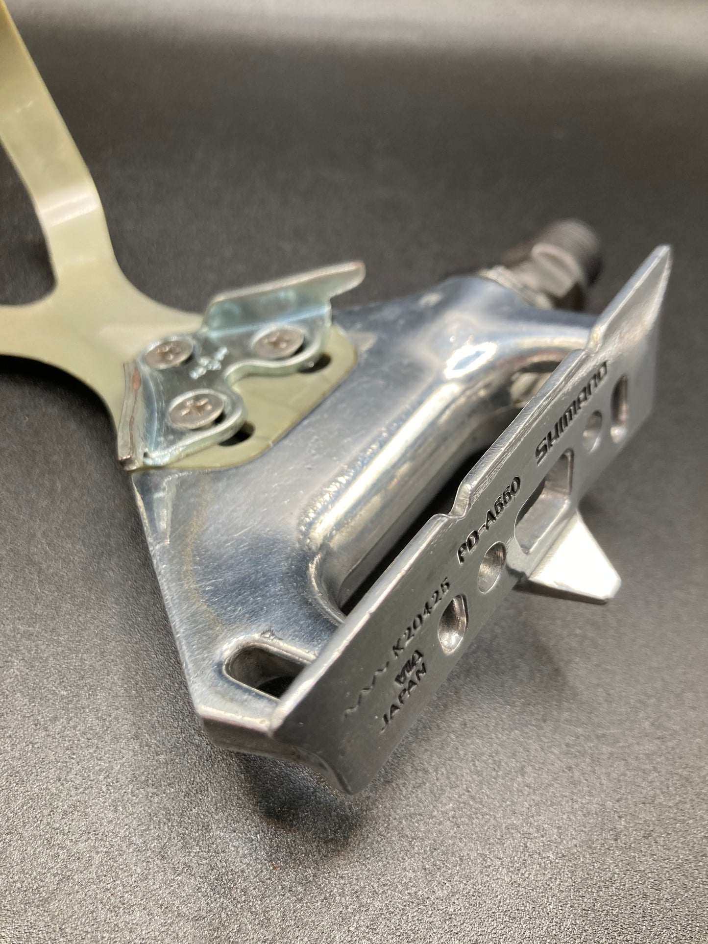 Pedali corsa Shimano A550. Con puntapiedi.