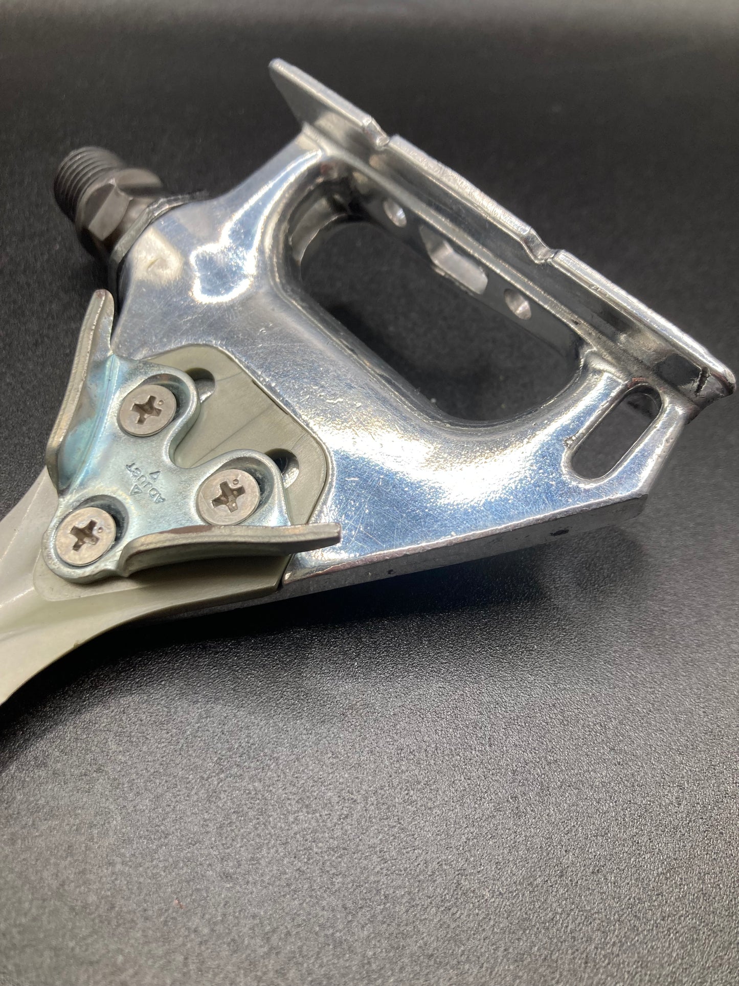 Pedali corsa Shimano A550. Con puntapiedi.