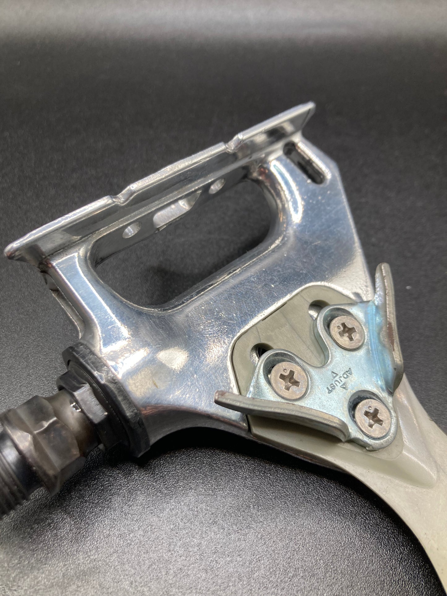 Pedali corsa Shimano A550. Con puntapiedi.