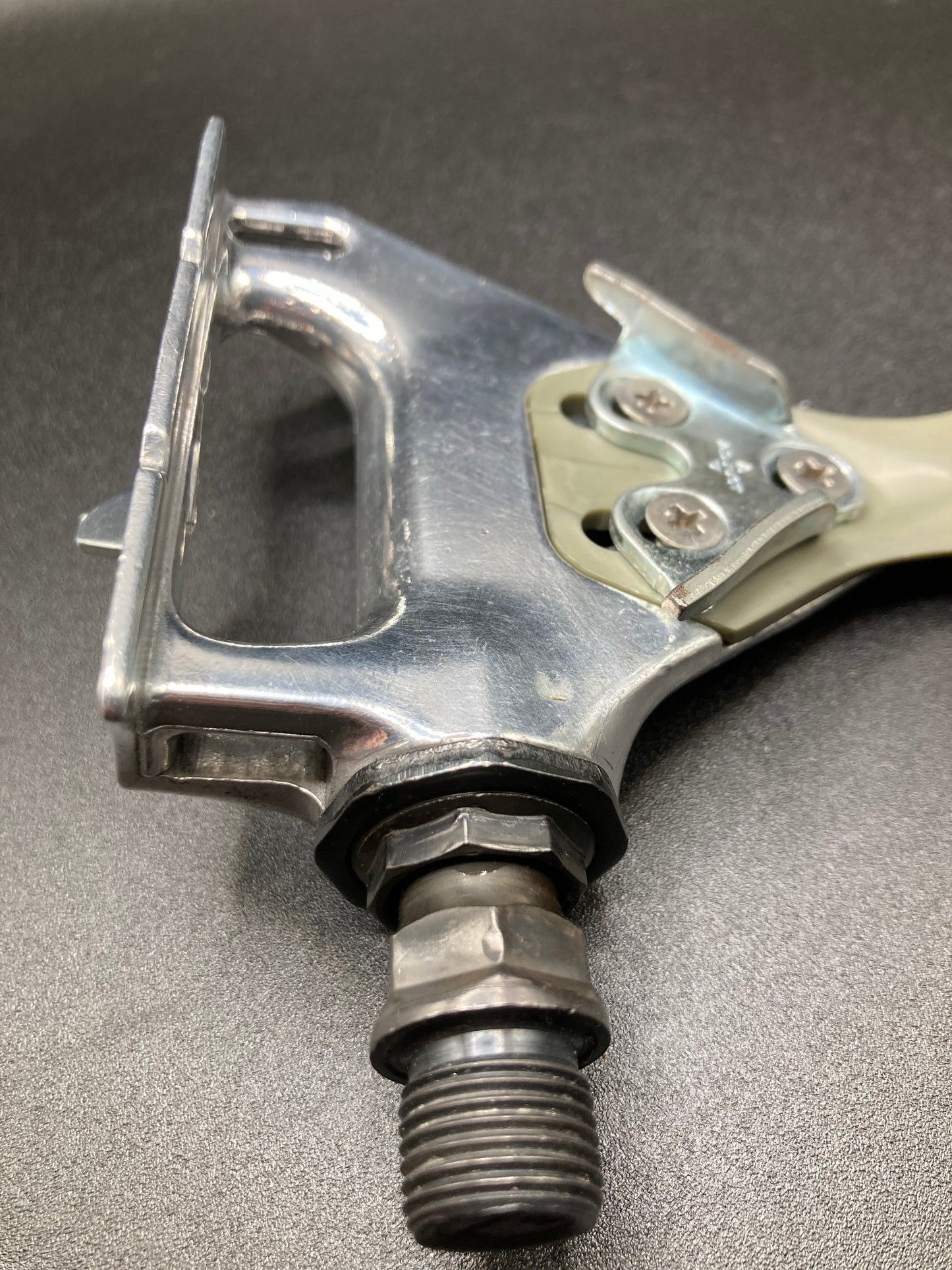 Pedali corsa Shimano A550. Con puntapiedi.