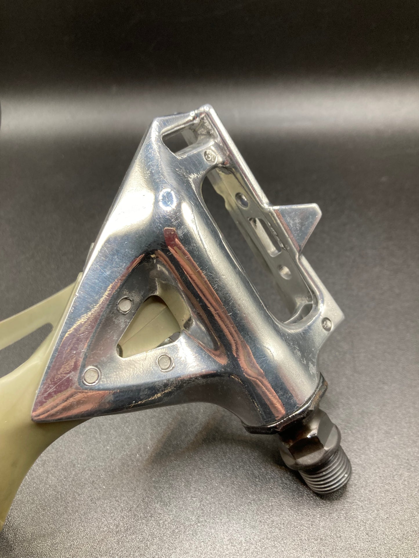 Pedali corsa Shimano A550. Con puntapiedi.