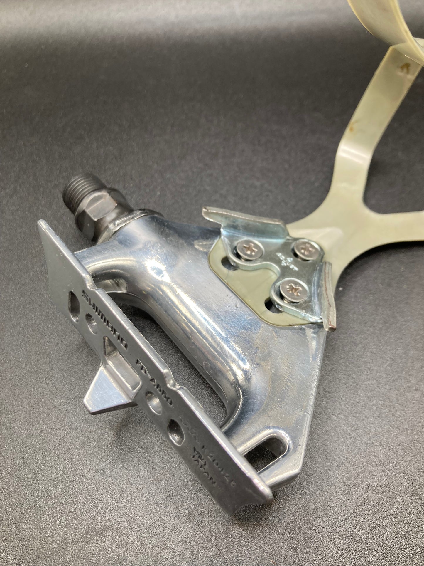 Pedali corsa Shimano A550. Con puntapiedi.