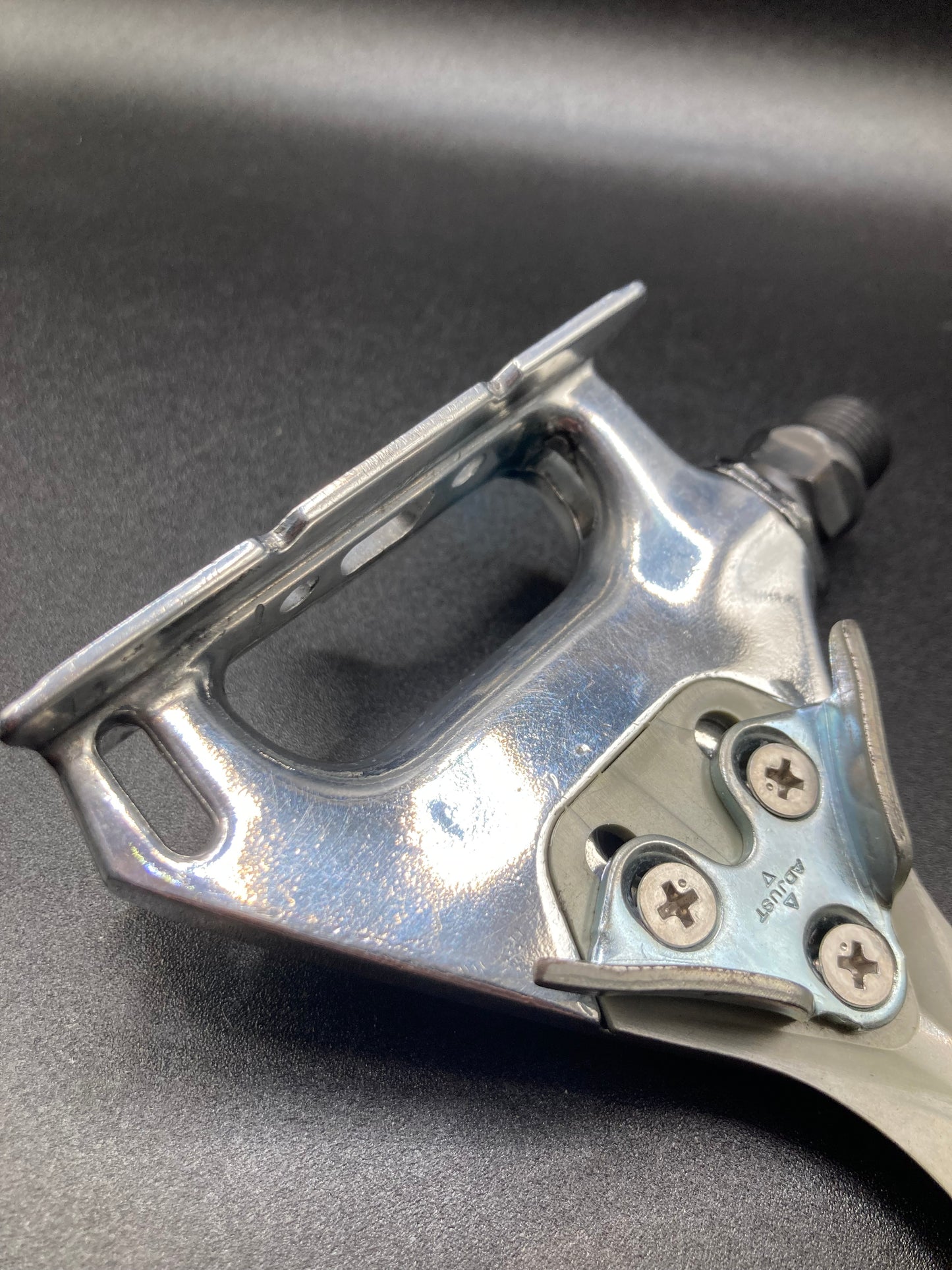 Pedali corsa Shimano A550. Con puntapiedi.
