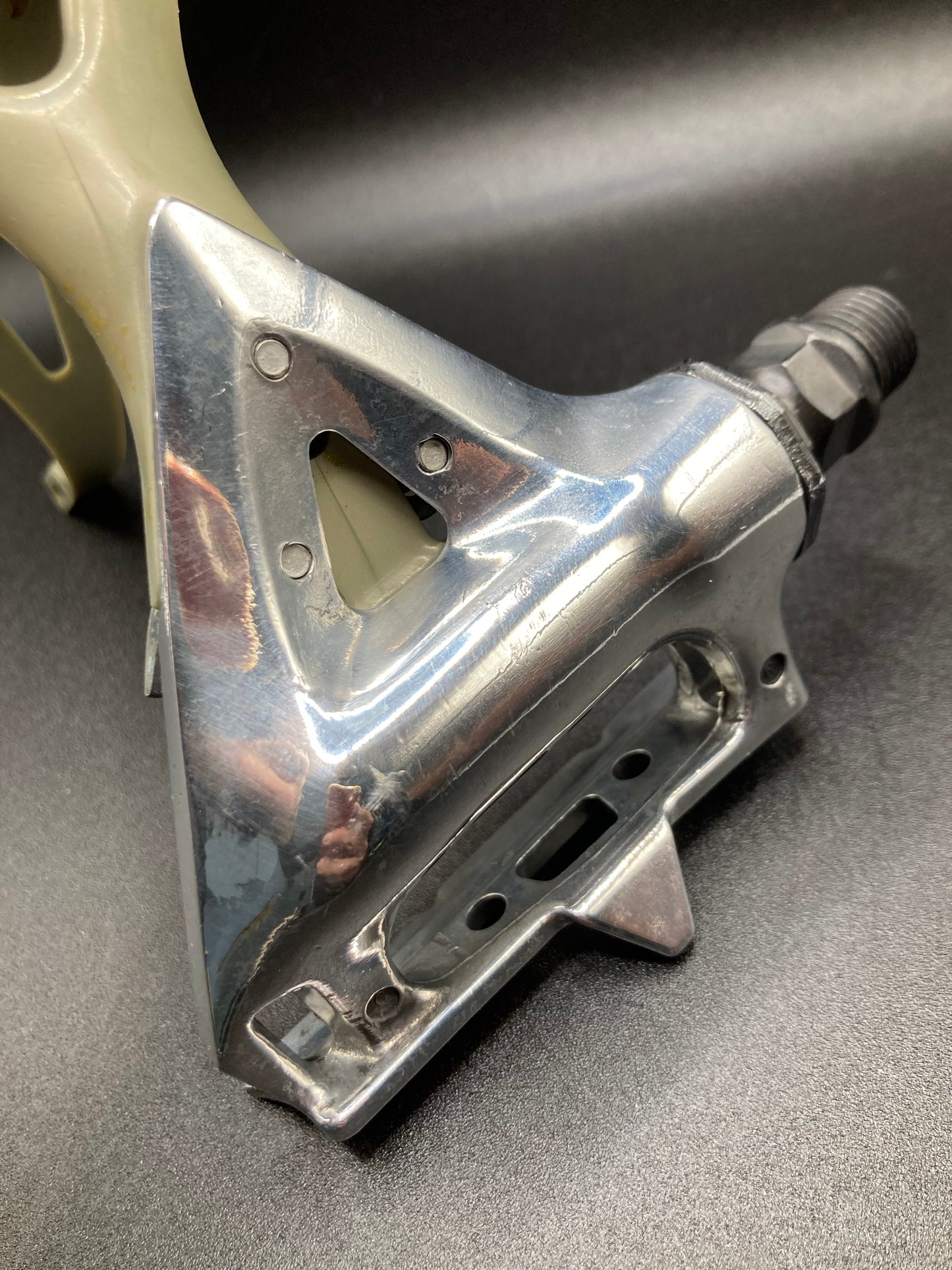 Pedali corsa Shimano A550. Con puntapiedi.