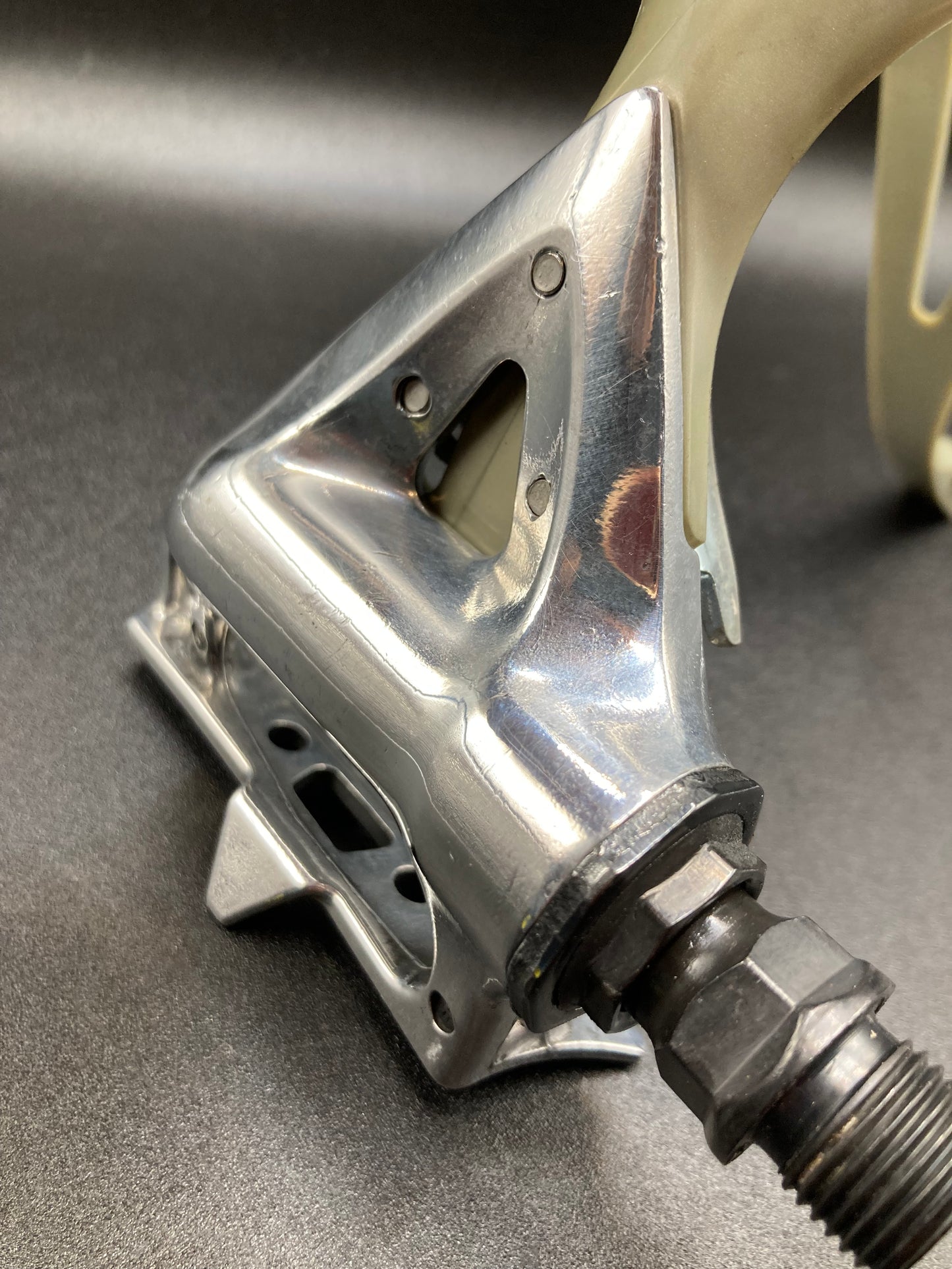 Pedali corsa Shimano A550. Con puntapiedi.