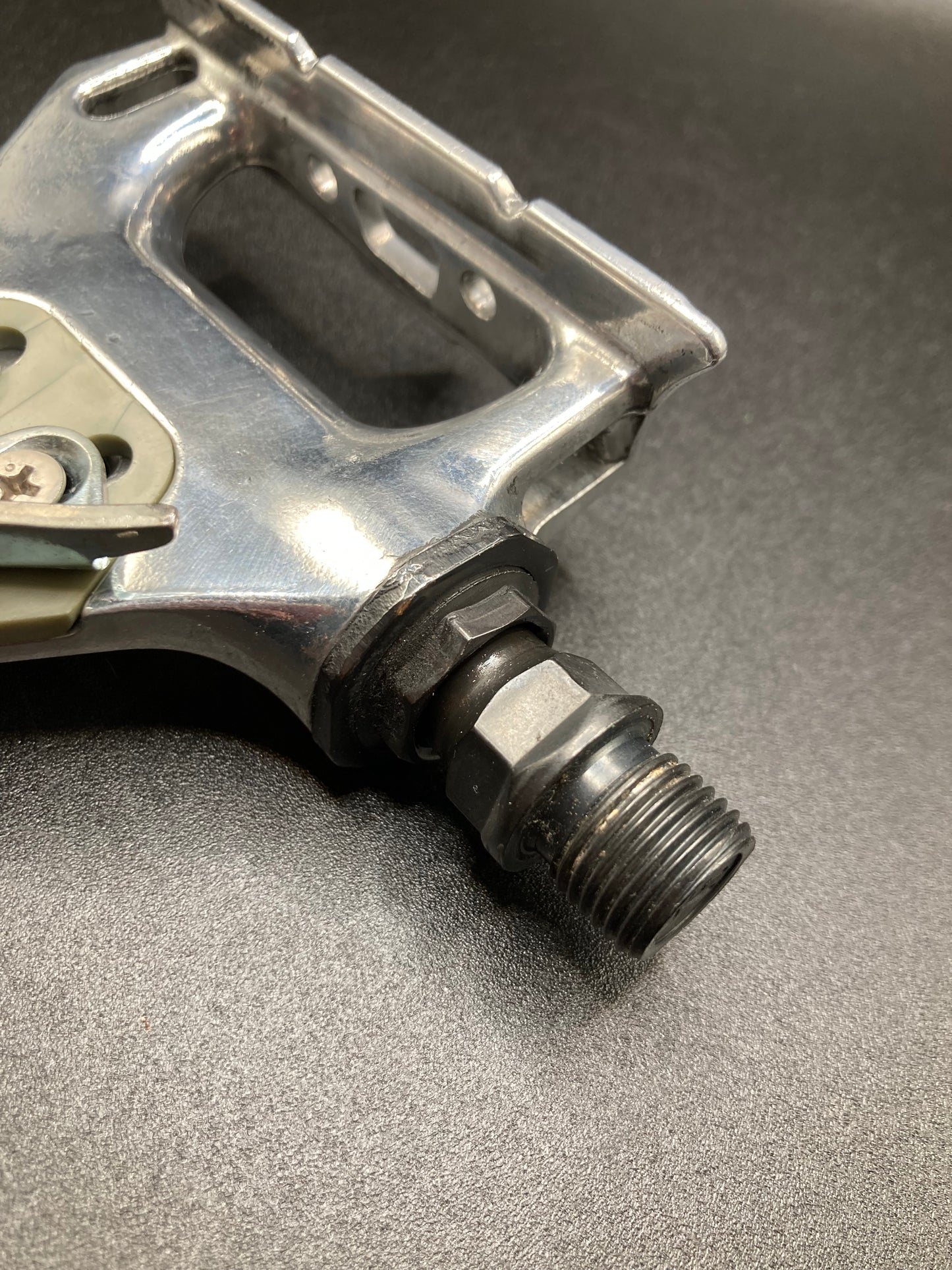 Pedali corsa Shimano A550. Con puntapiedi.