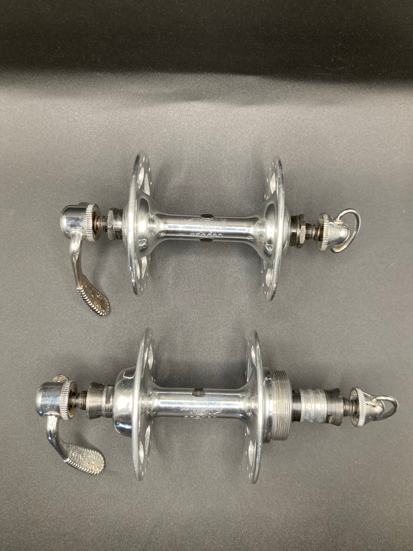 Coppia mozzi Campagnolo Record a flangia alta 36 fori. Modello 1035.