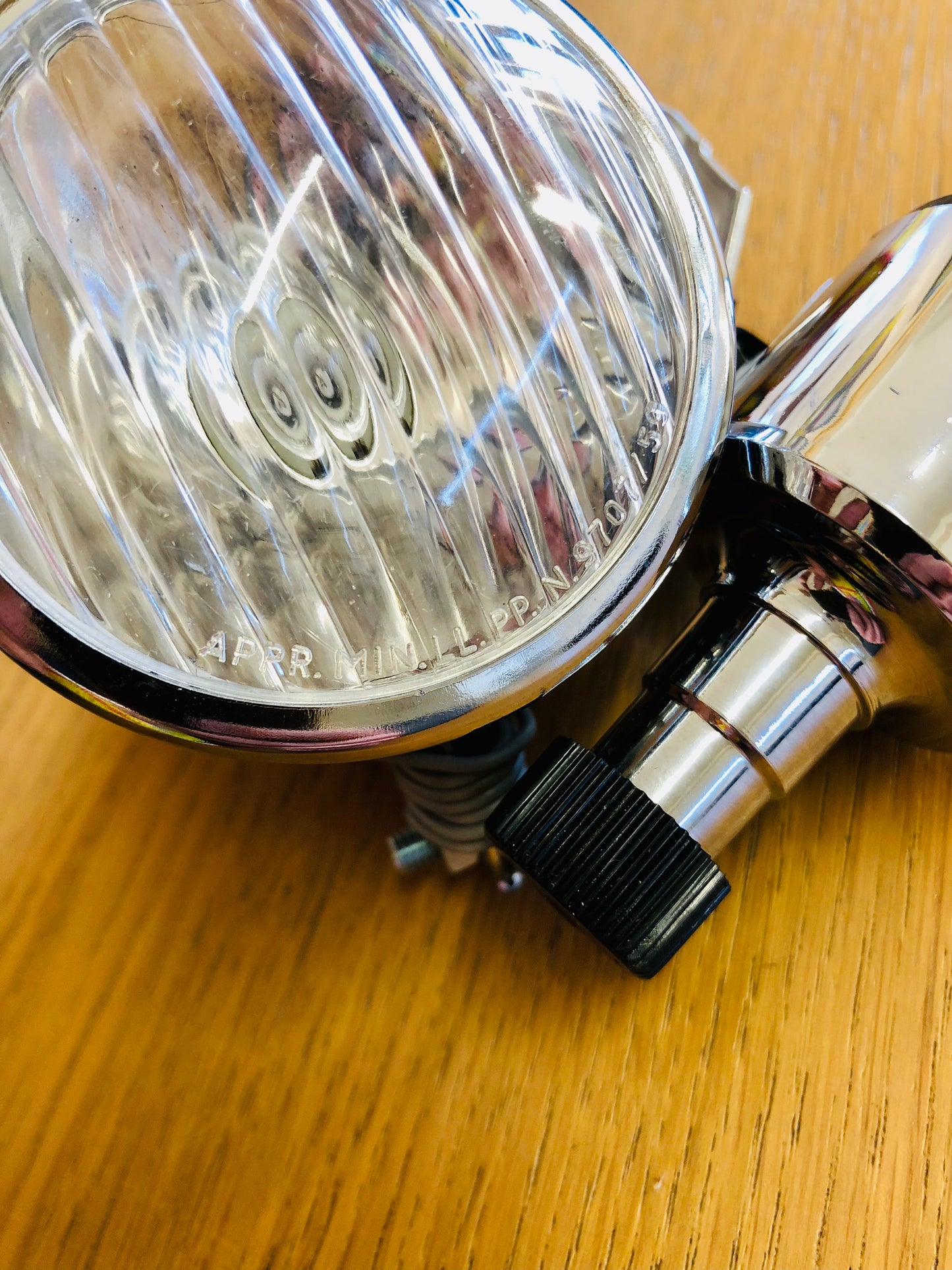 Fanale a dinamo Mondial, in acciaio cromato. Luce anteriore