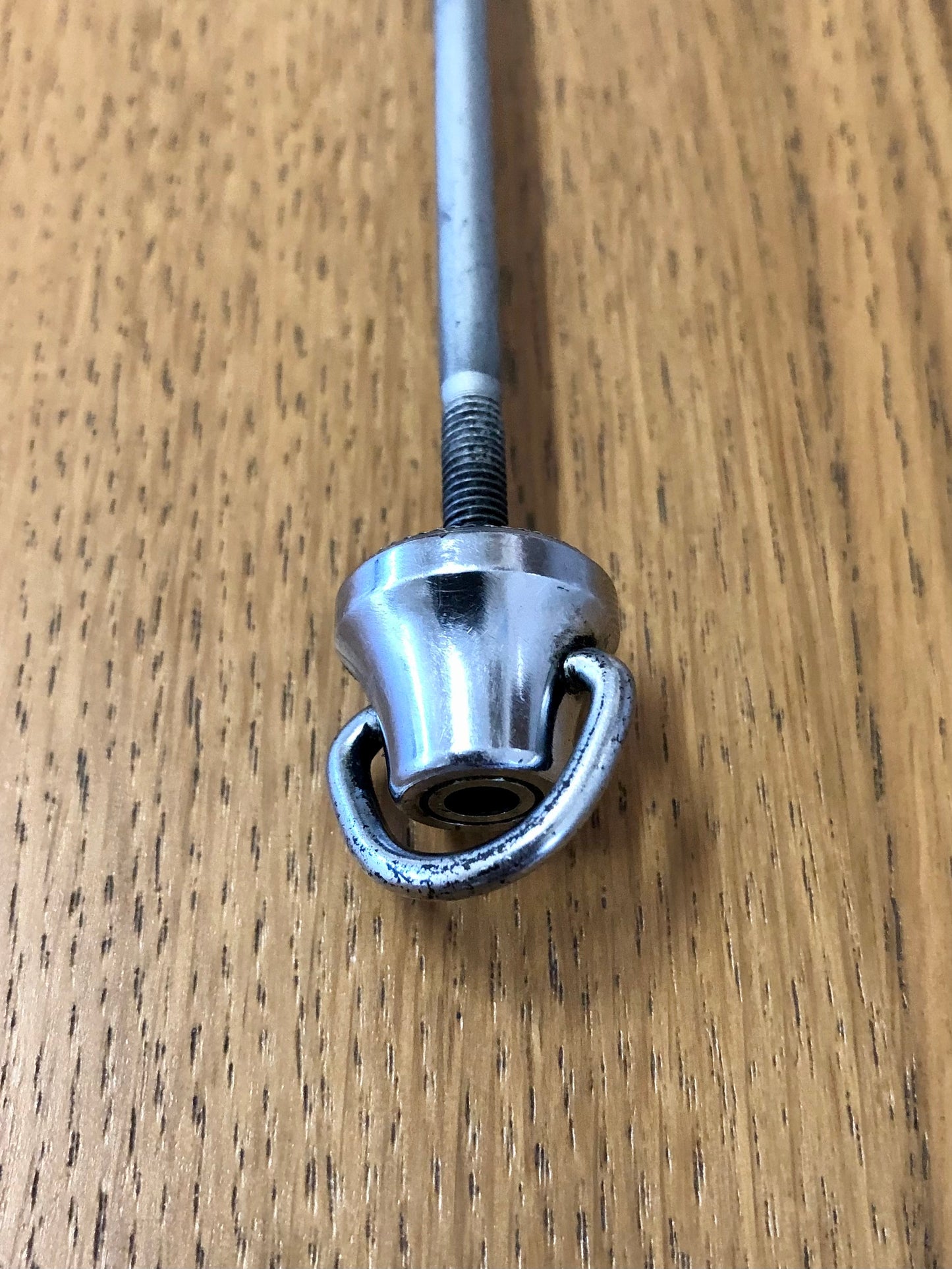 Sgancio rapido posteriore Shimano Dura-Ace 7400.