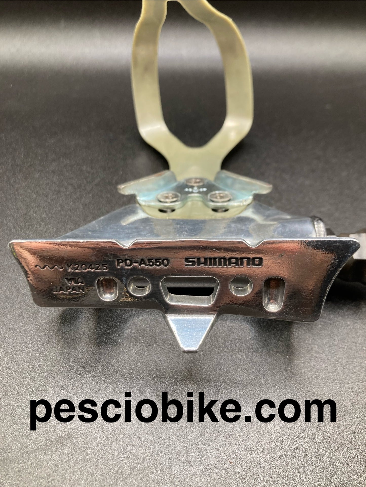 Pedali corsa Shimano A550. Con puntapiedi.