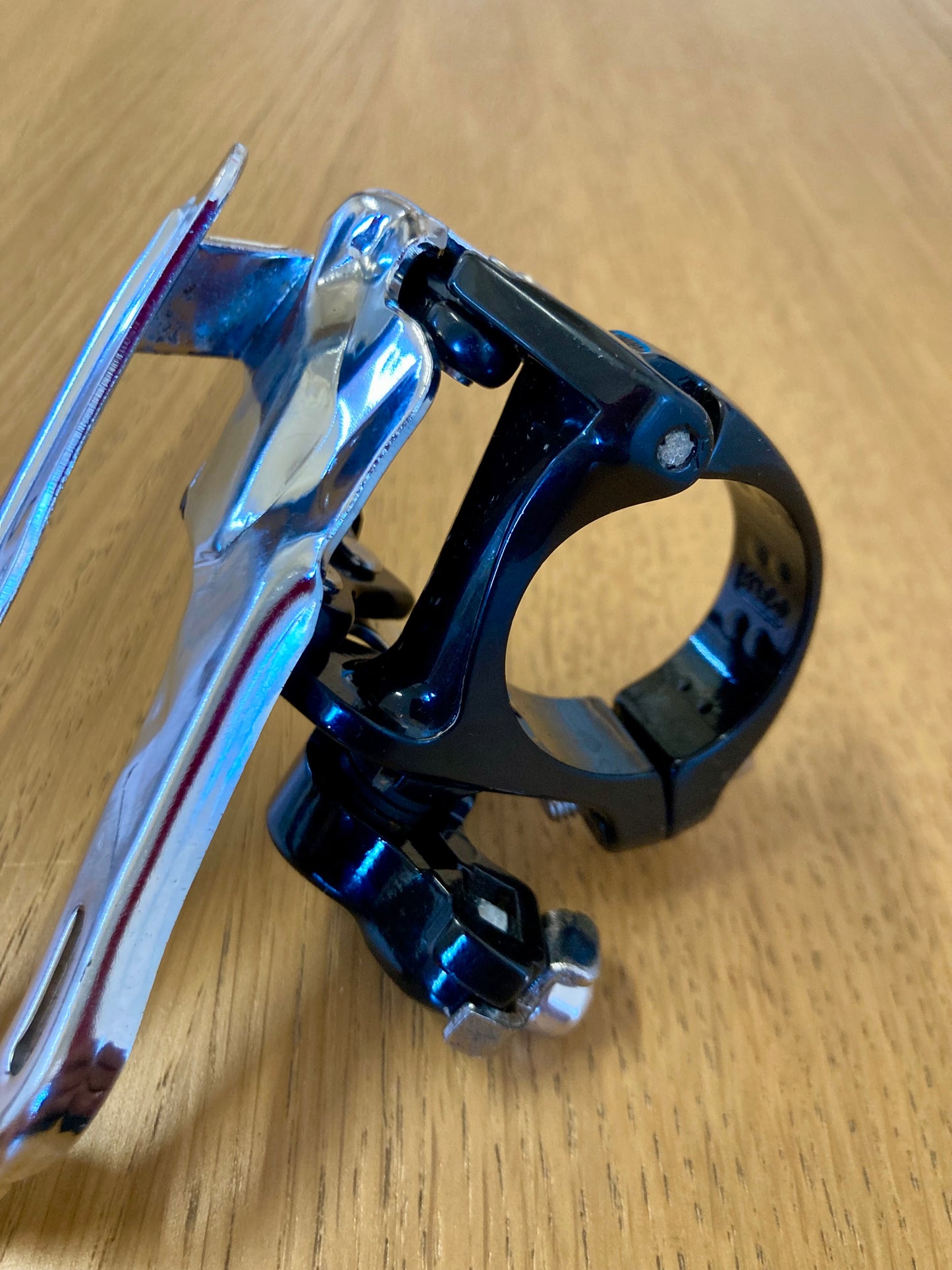 Deragliatore anteriore Shimano LX FD-M567. Down-pull.