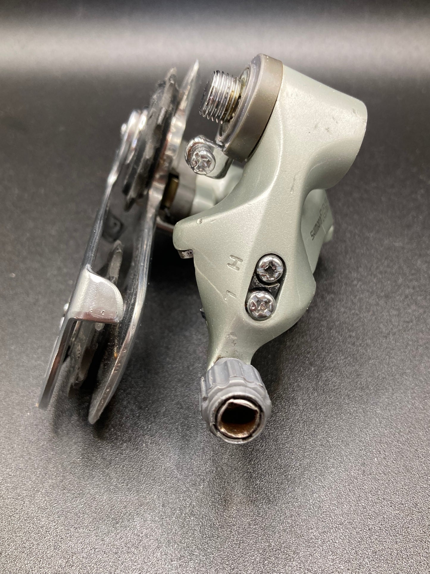 Shimano 105 RD-1056 rear derailleur. Rear derailleur