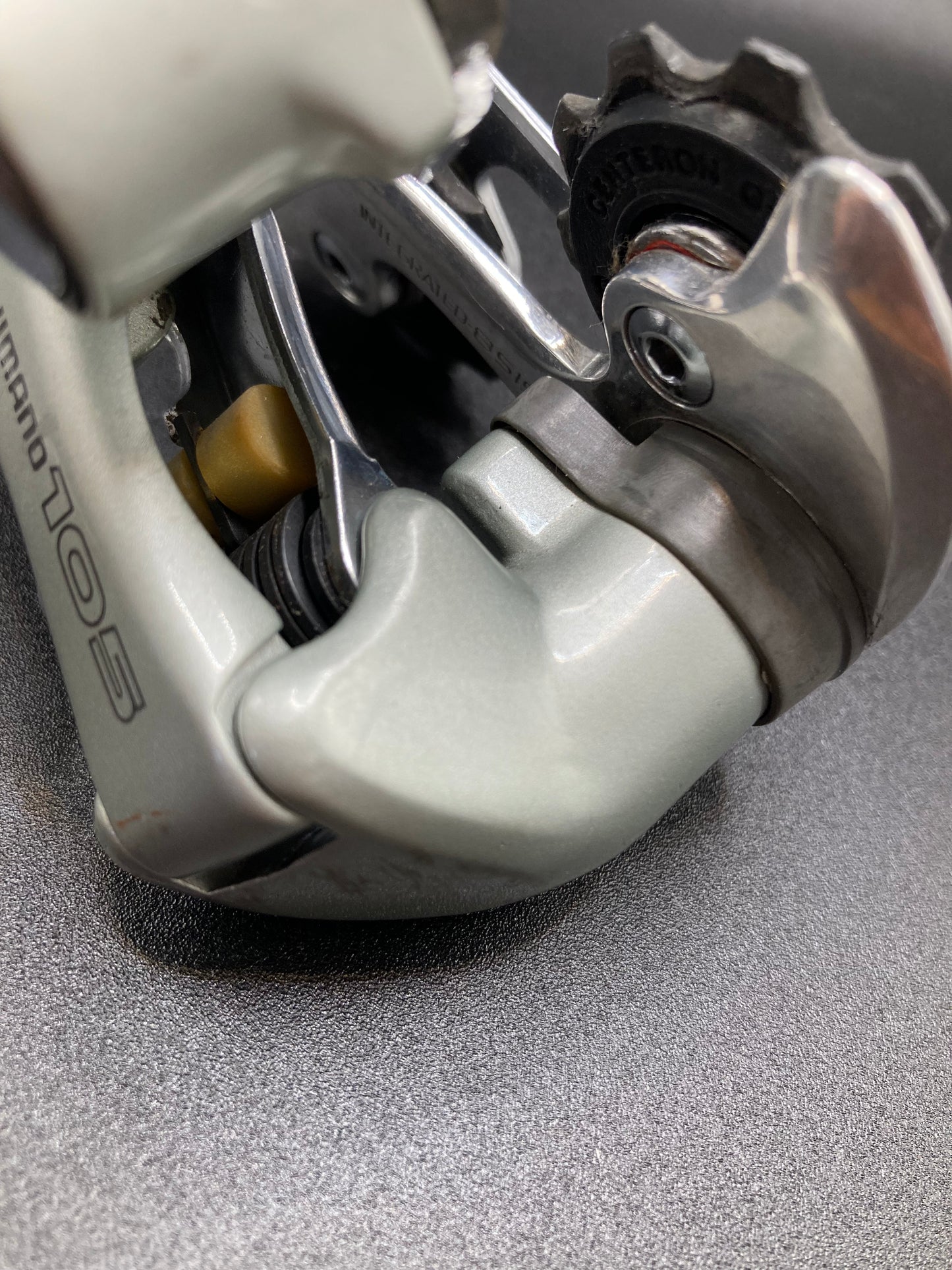 Shimano 105 RD-1056 rear derailleur. Rear derailleur