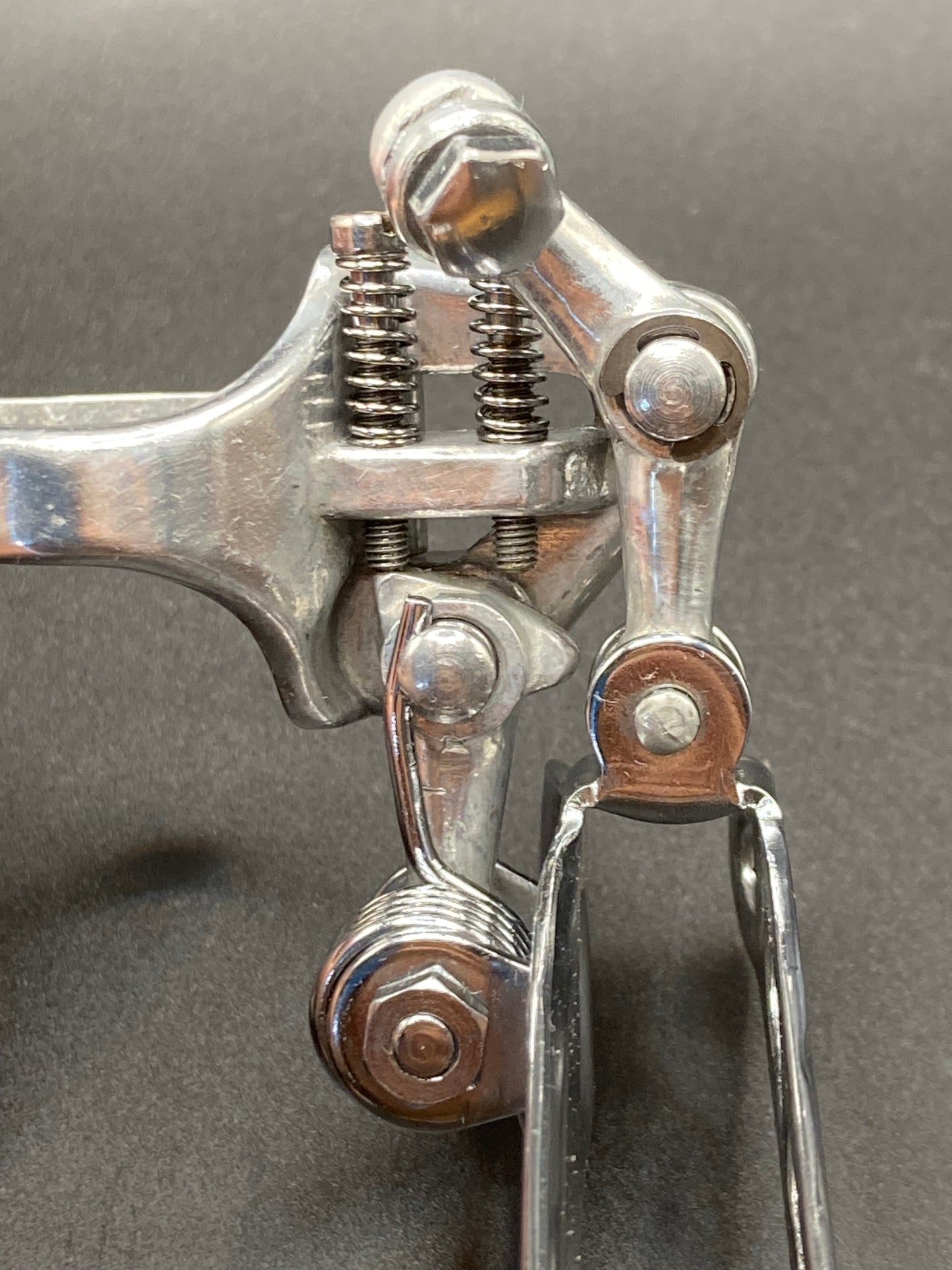 Deragliatore anteriore Campagnolo Nuovo Record 4 fori. Mod. 0104007, del 1978.