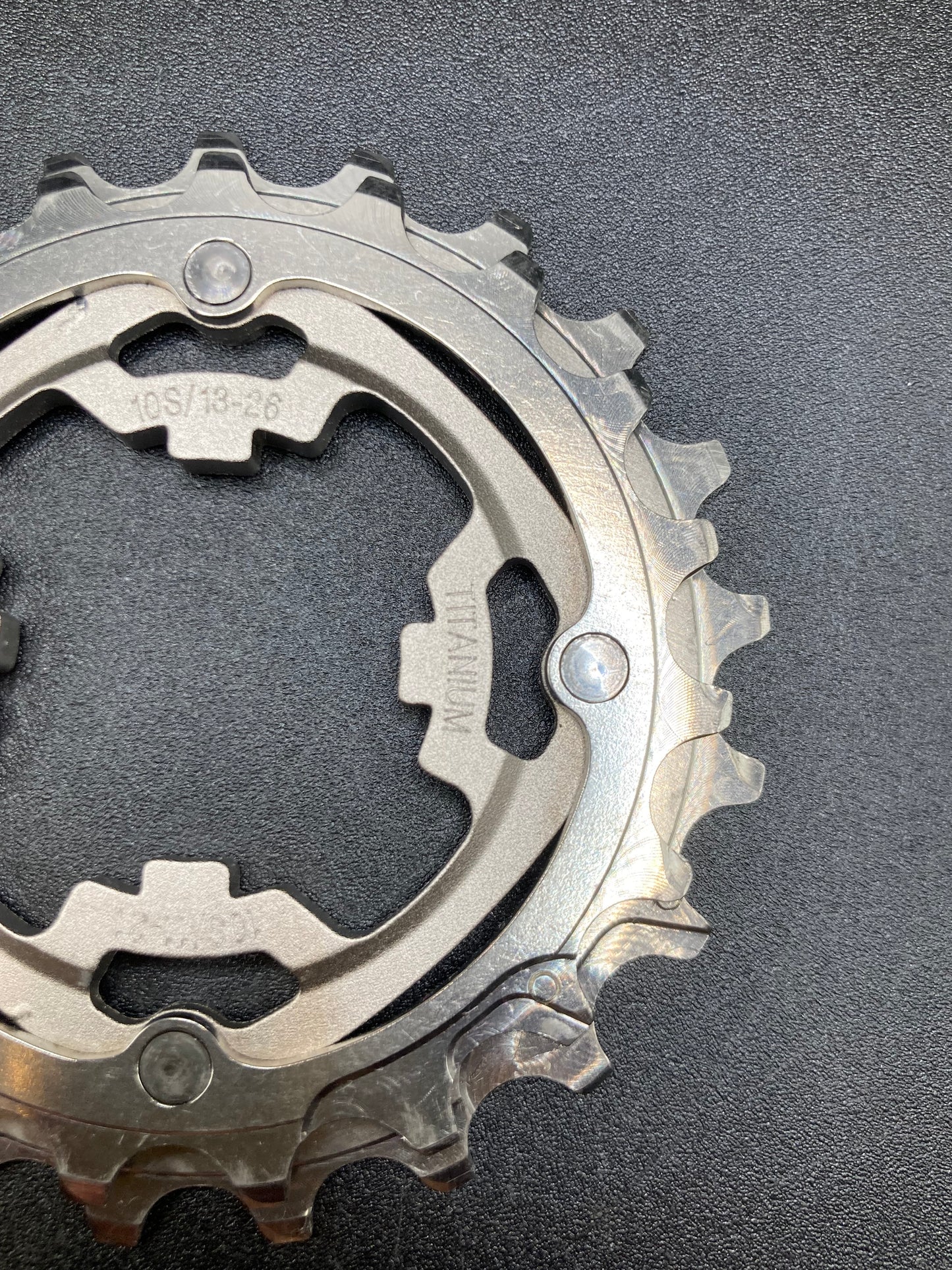 Cassetta Campagnolo Record 10s Titanium. 13-24
