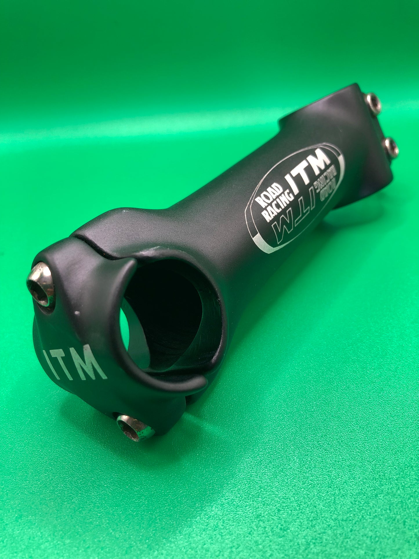 Attacco manubrio ITM Road Racing. 1"1/8, 130mm, per manubri da 25,4mm.