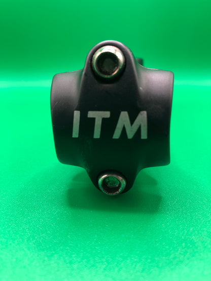 Attacco manubrio ITM Road Racing. 1"1/8, 130mm, per manubri da 25,4mm.