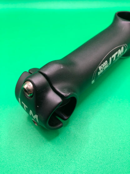 Attacco manubrio ITM Road Racing. 1"1/8, 130mm, per manubri da 25,4mm.