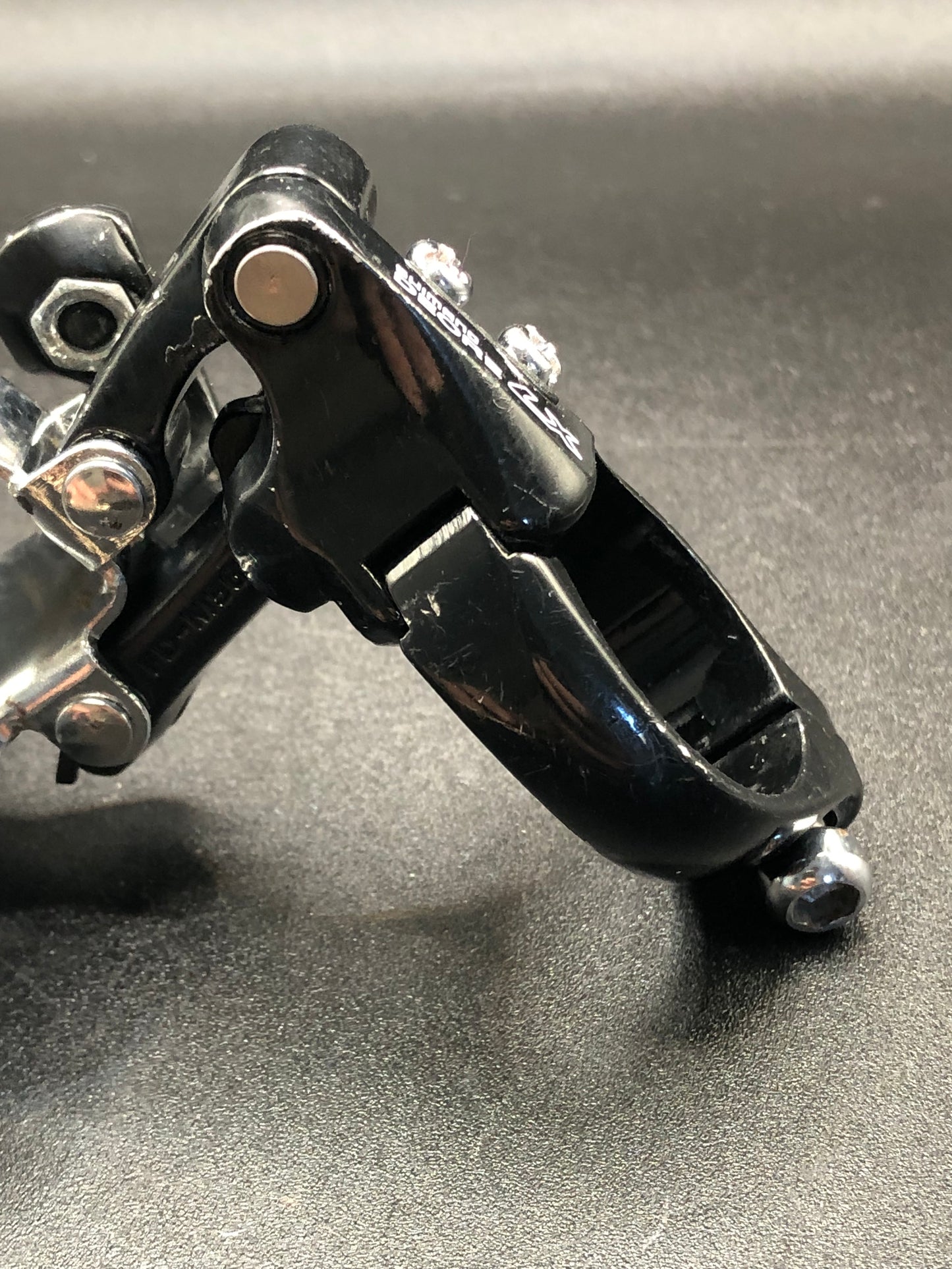 Deragliatore MTB Shimano Deore LX FD-M561. Top pull.
