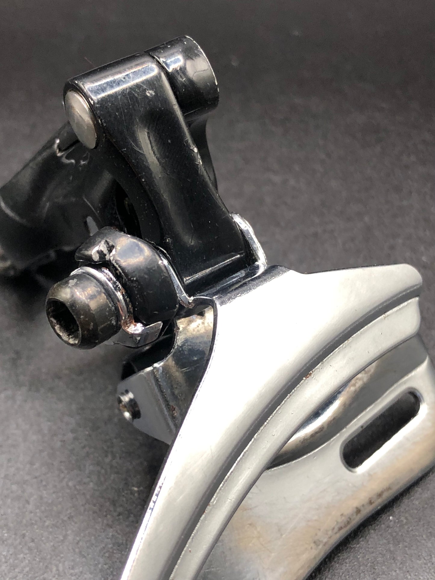 Deragliatore MTB Shimano Deore LX FD-M561. Top pull.