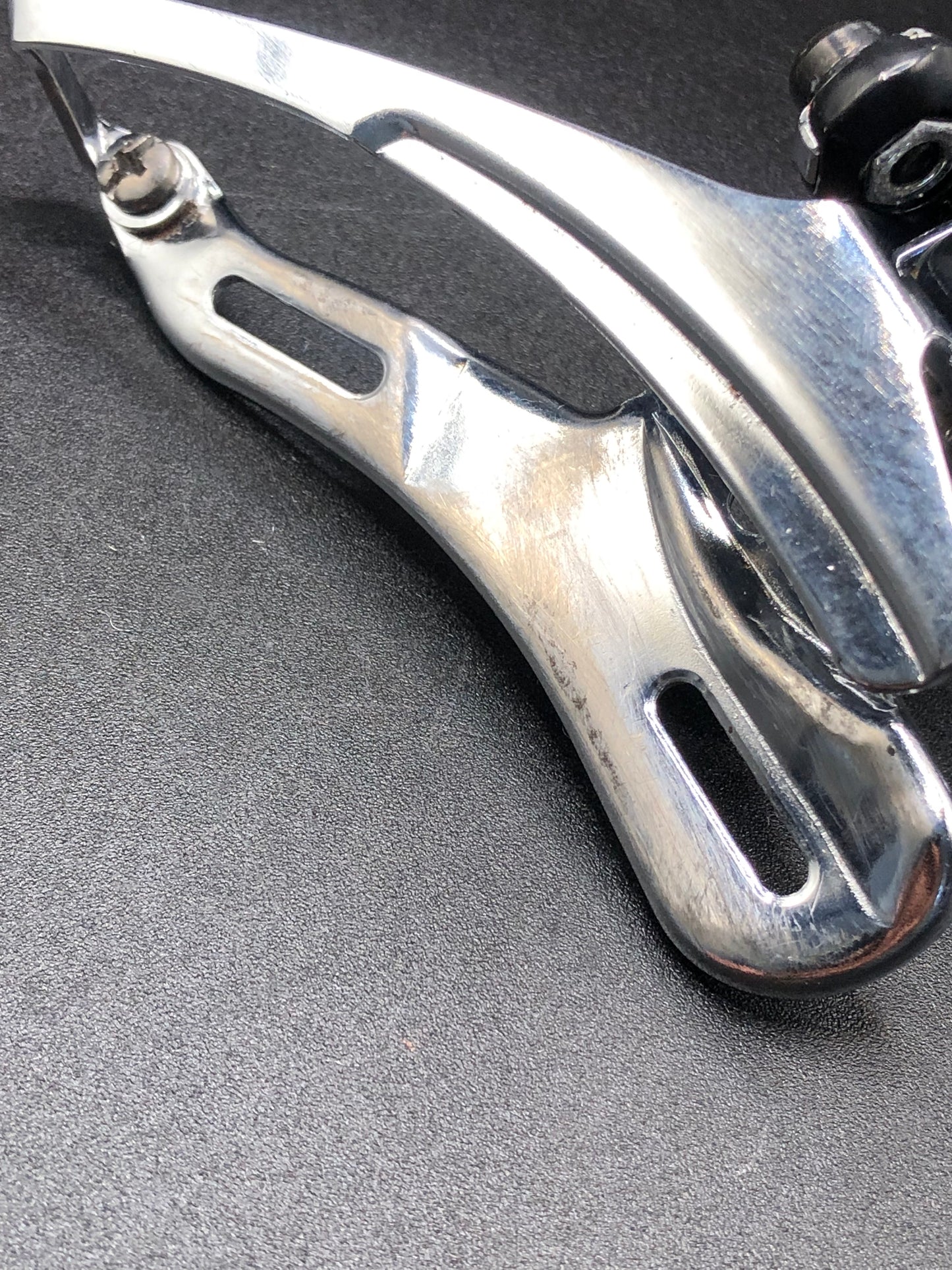 Deragliatore MTB Shimano Deore LX FD-M561. Top pull.