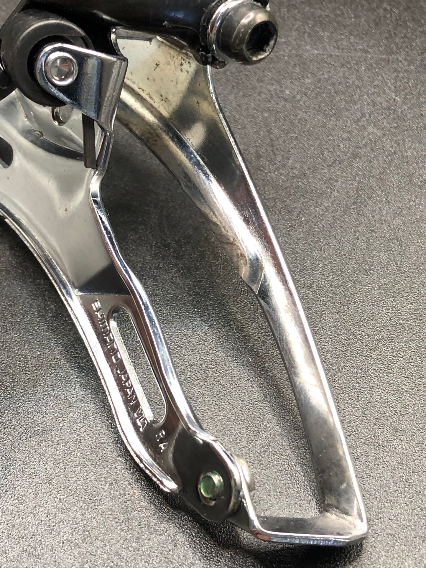 Deragliatore MTB Shimano Deore LX FD-M561. Top pull.