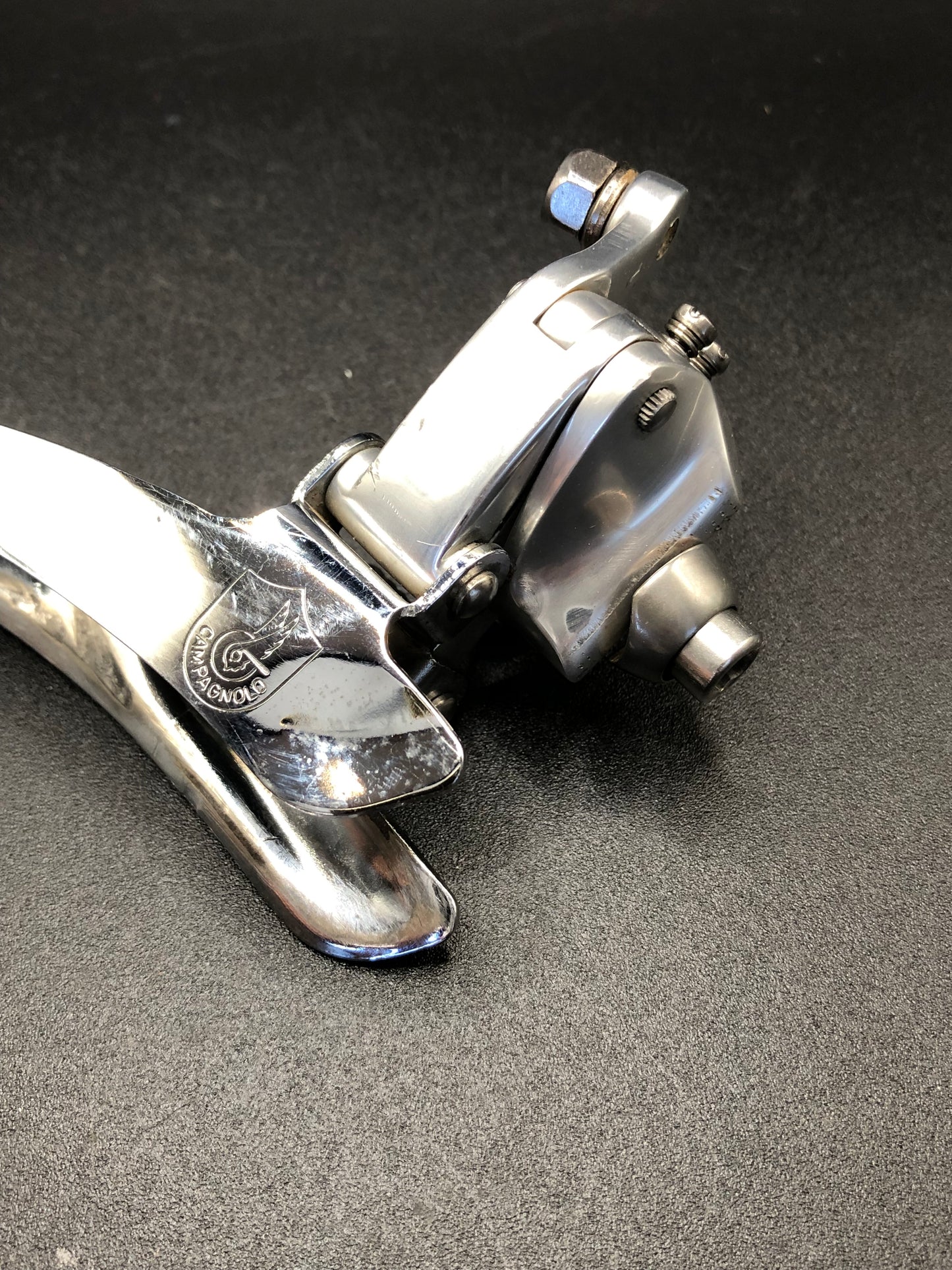 Deragliatore anteriore Campagnolo Record 8v. A saldare.