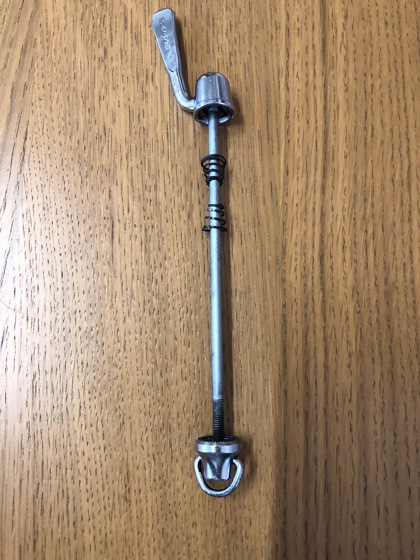 Sgancio rapido posteriore Shimano Dura-Ace 7400.