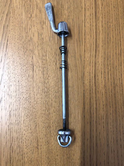 Sgancio rapido posteriore Shimano Dura-Ace 7400.