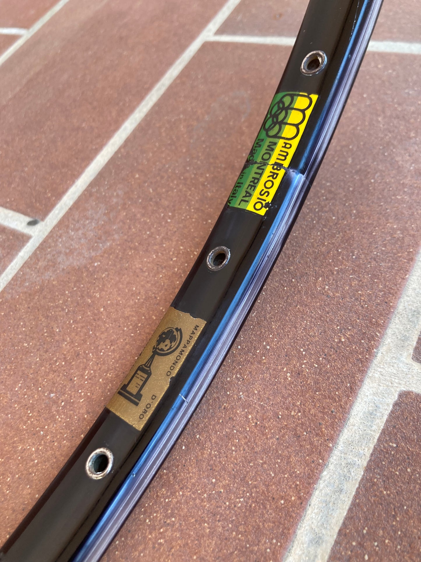 Cerchio bici corsa Ambrosio Montreal nero, per tubolare. 32 fori, 700c.
