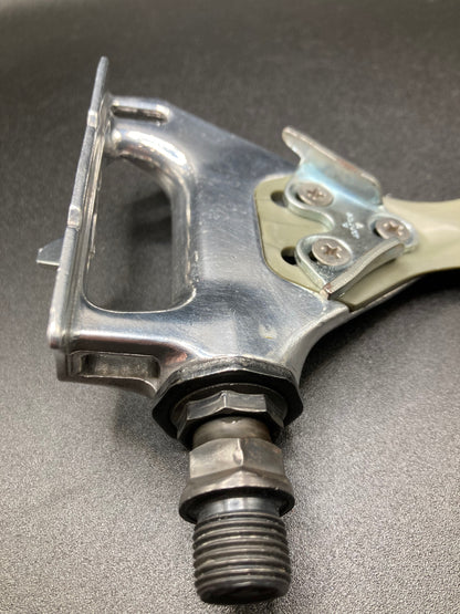 Pedali corsa Shimano A550. Con puntapiedi.