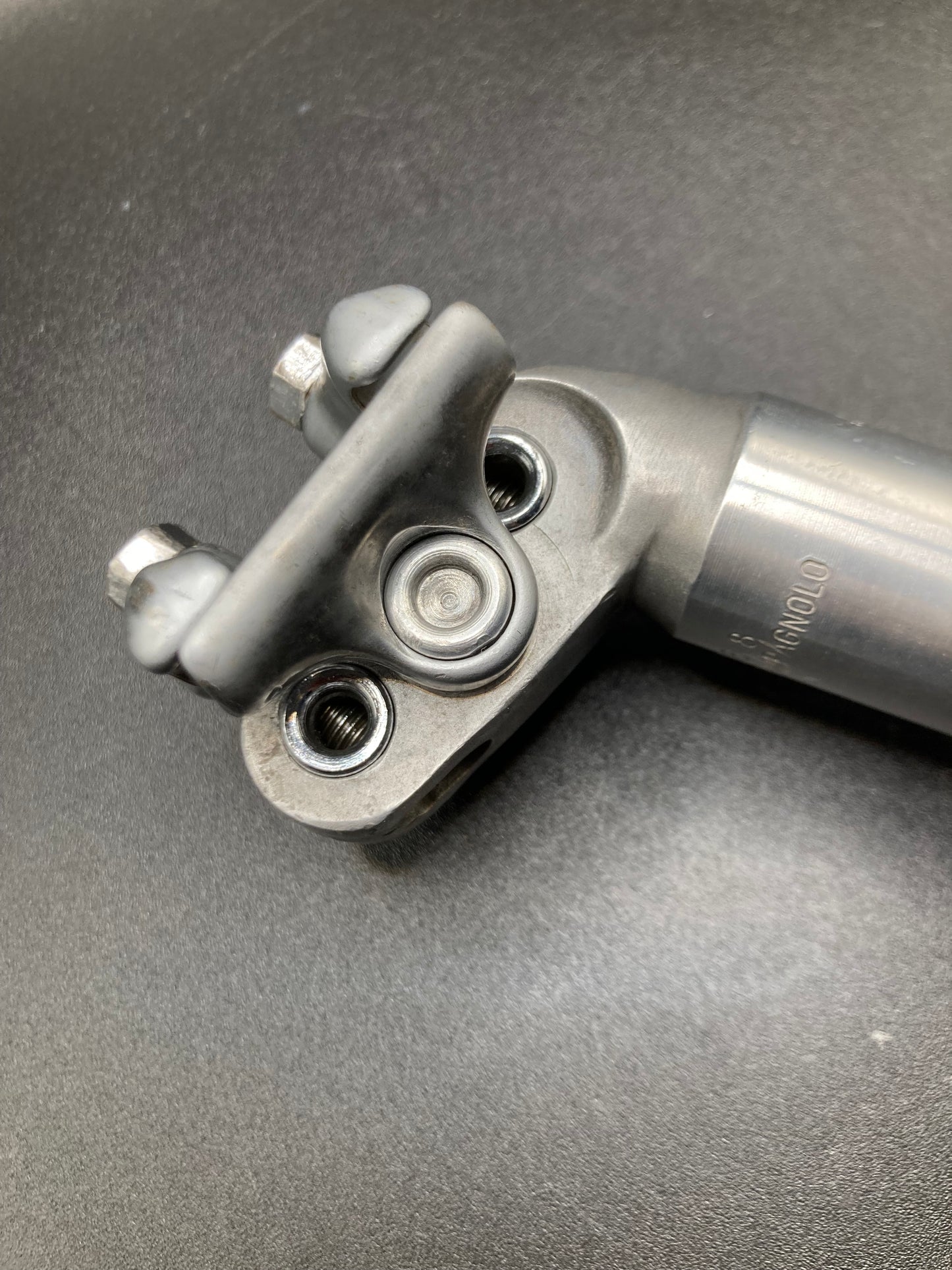 Reggisella Campagnolo Record 1044. Diametro 26,8mm.