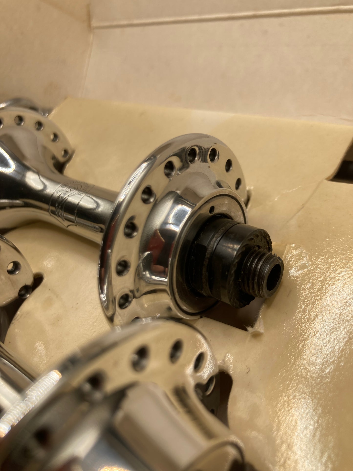 Mozzi Campagnolo Chorus serie 722/101, 36fori. 1988-1991.