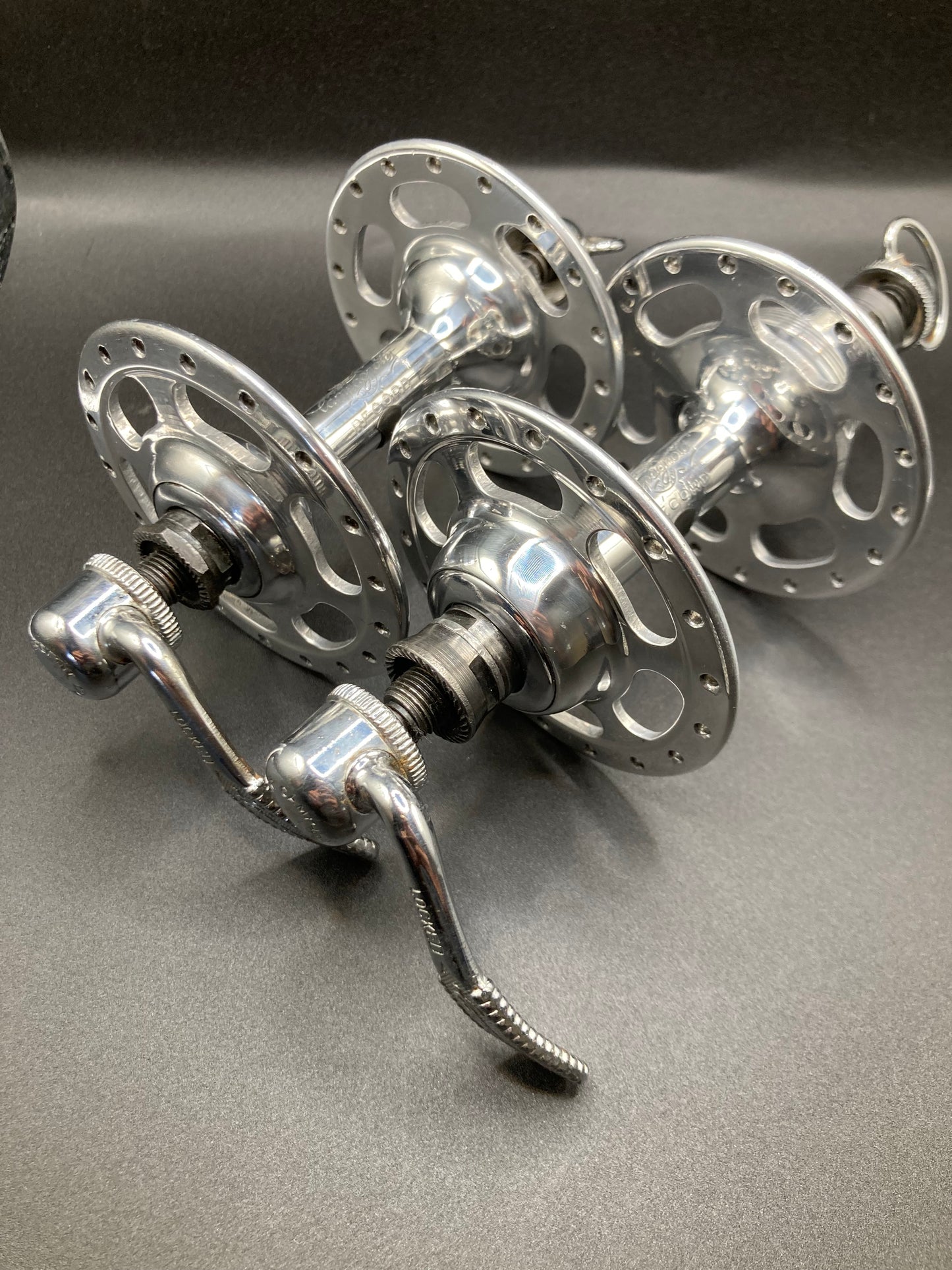 Coppia mozzi Campagnolo Record a flangia alta 36 fori. Modello 1035.
