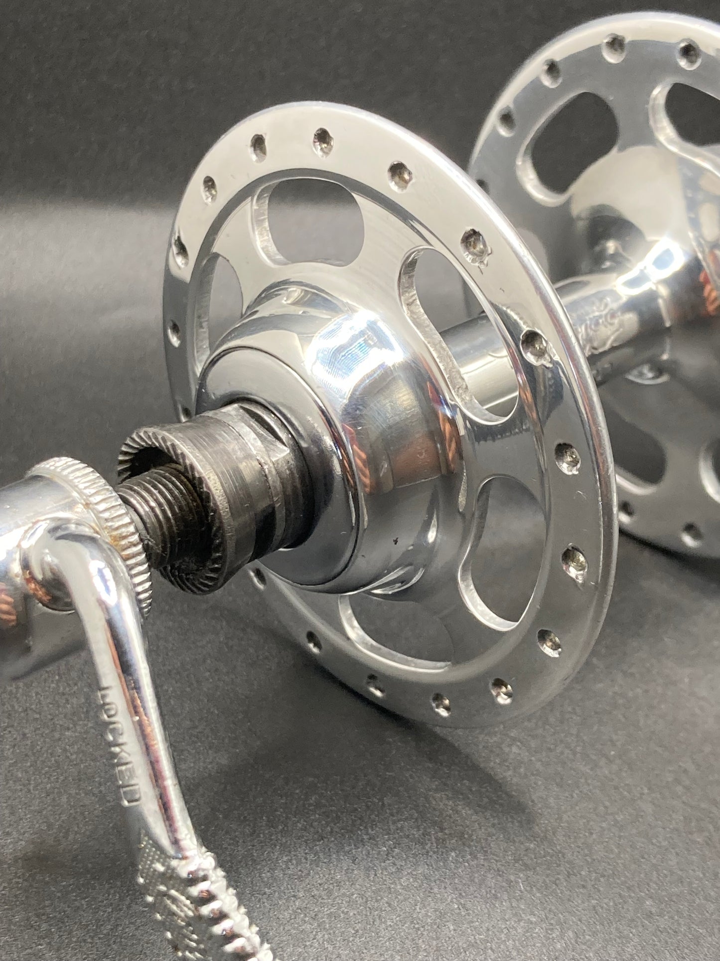 Coppia mozzi Campagnolo Record a flangia alta 36 fori. Modello 1035.