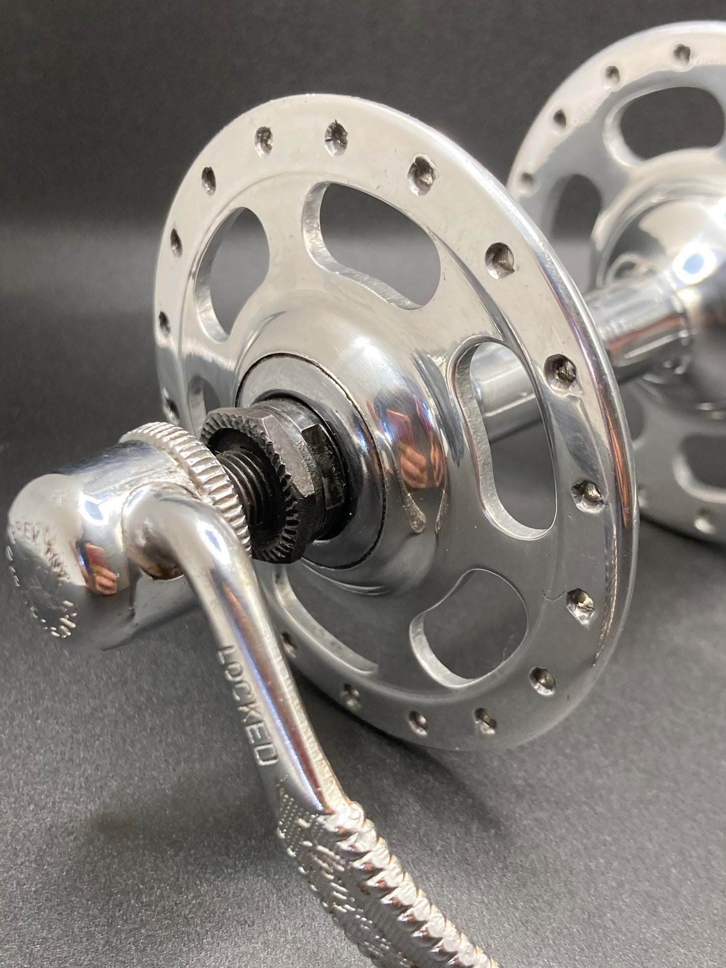 Coppia mozzi Campagnolo Record a flangia alta 36 fori. Modello 1035.