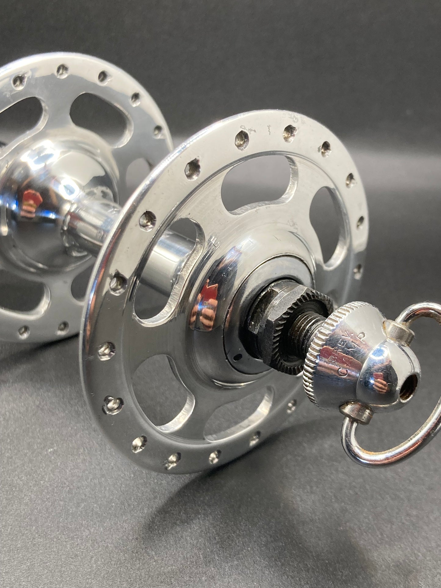 Coppia mozzi Campagnolo Record a flangia alta 36 fori. Modello 1035.