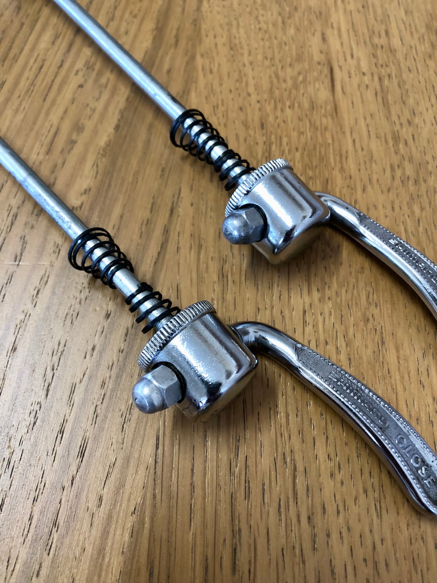 Sganci rapidi Shimano 600, 105 Golden Arrow.