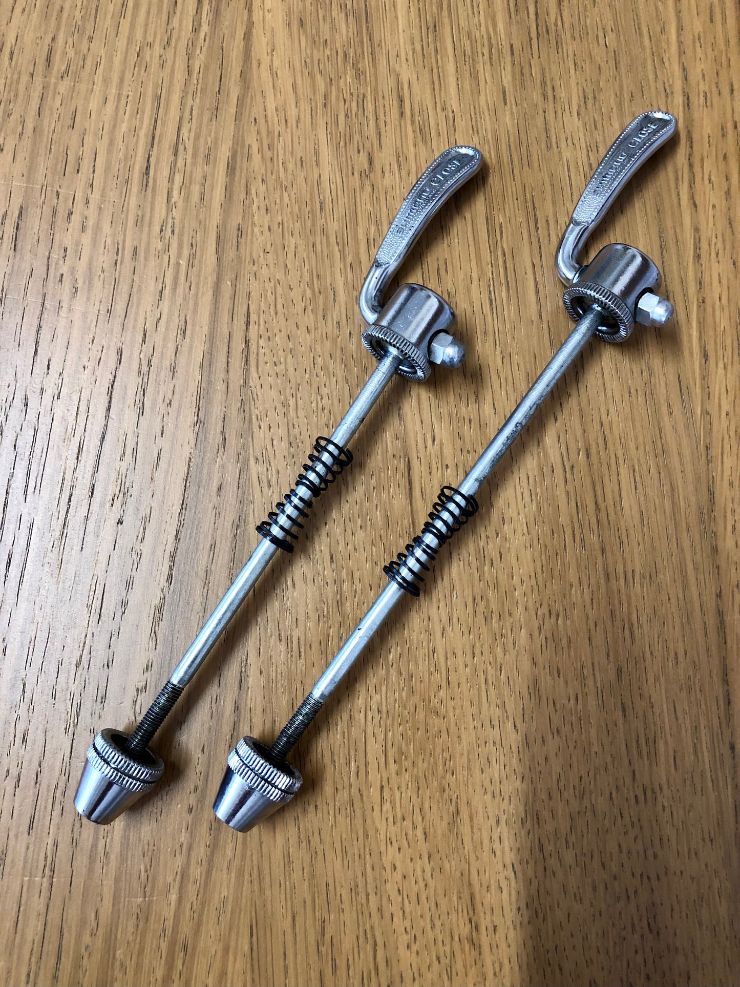 Sganci rapidi Shimano 600, 105 Golden Arrow.