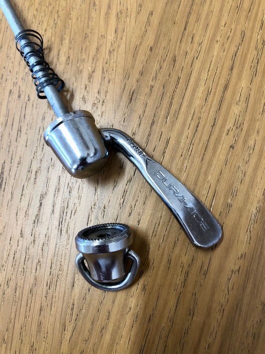 Sgancio rapido posteriore Shimano Dura-Ace 7400.