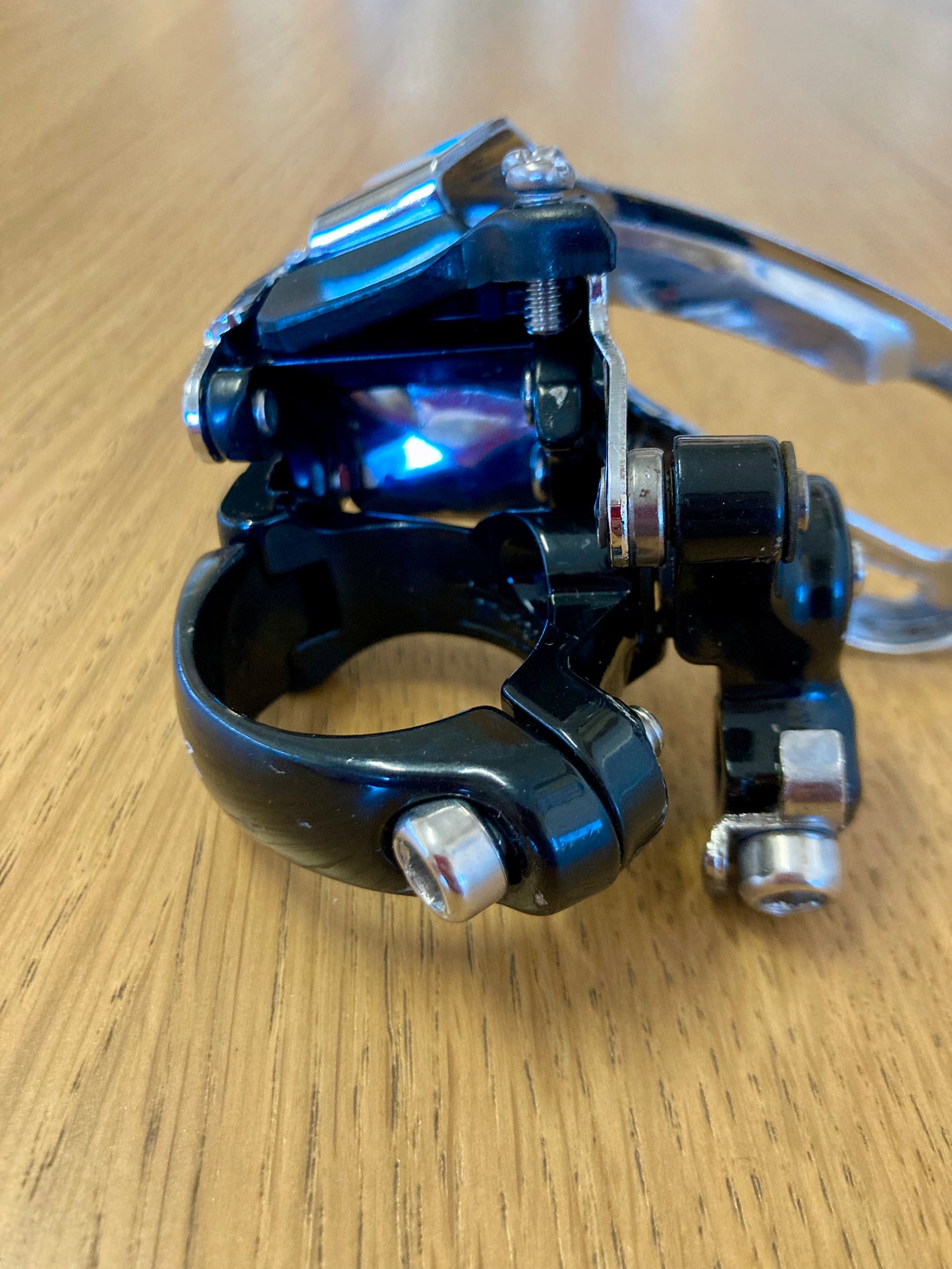 Deragliatore anteriore Shimano LX FD-M567. Down-pull.