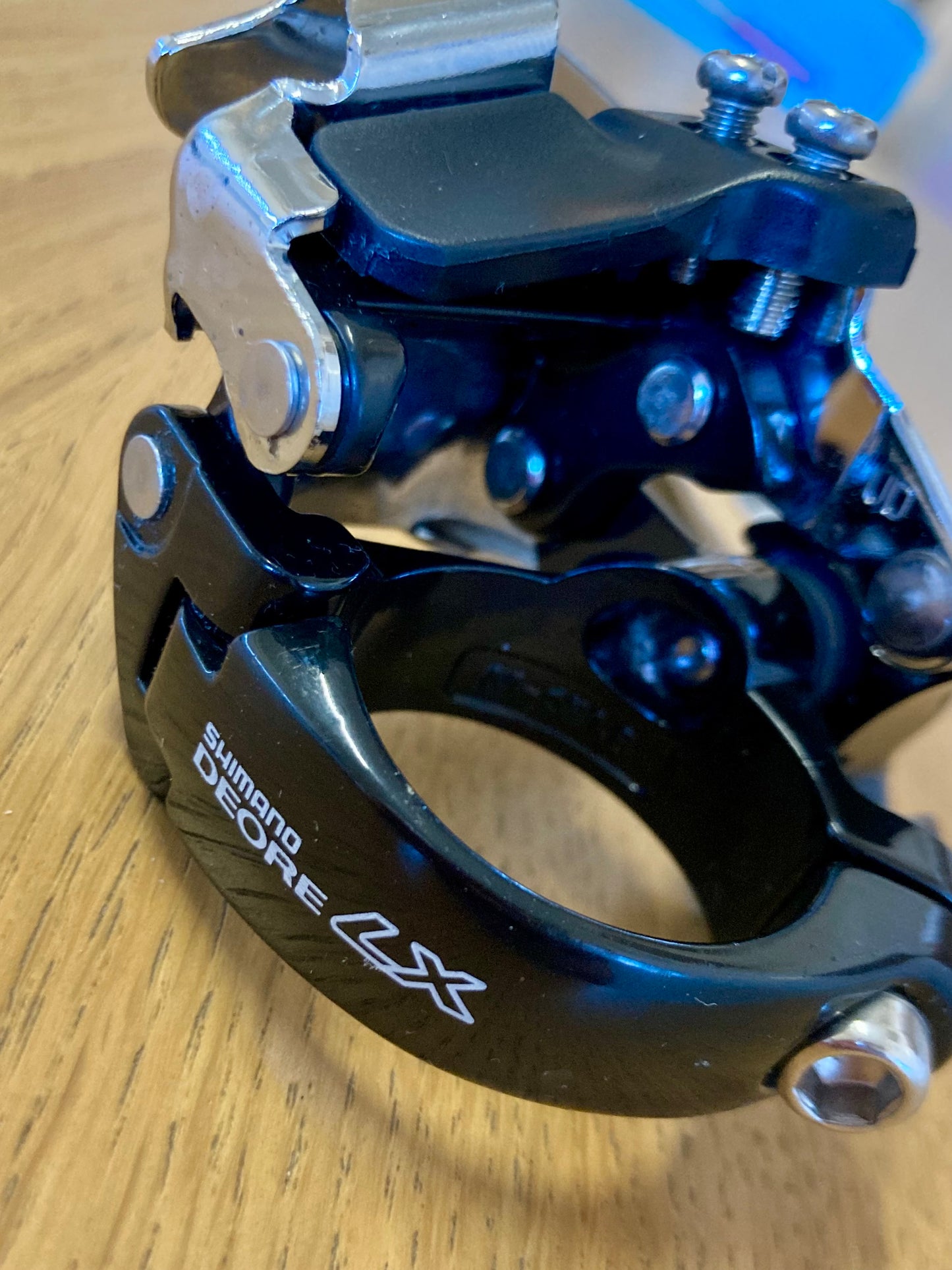 Deragliatore anteriore Shimano LX FD-M567. Down-pull.