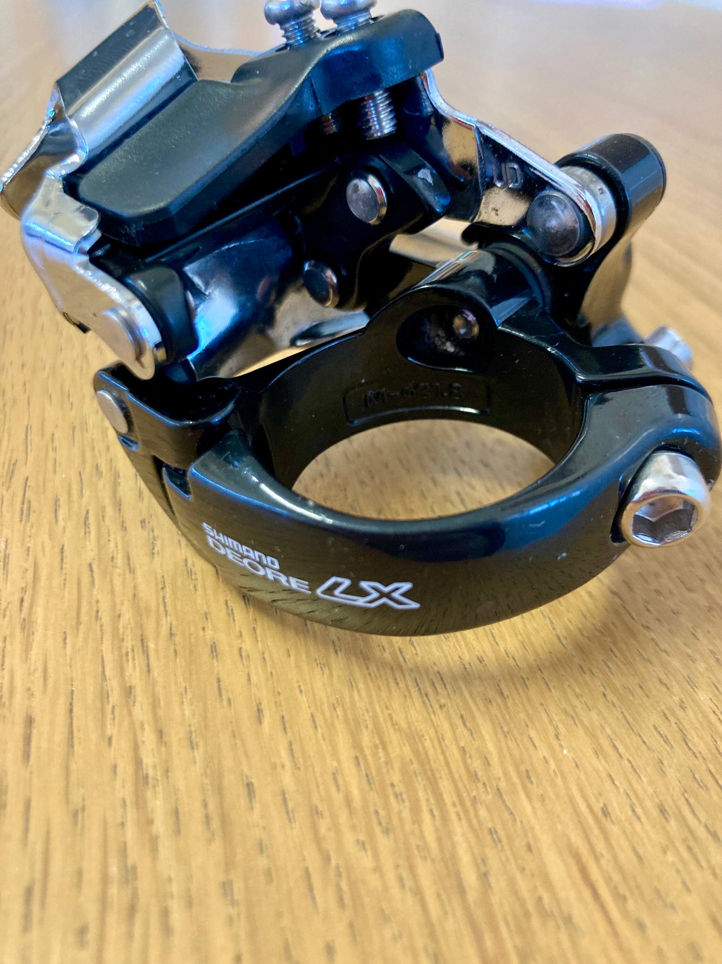Deragliatore anteriore Shimano LX FD-M567. Down-pull.