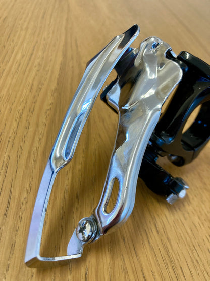 Deragliatore anteriore Shimano LX FD-M567. Down-pull.