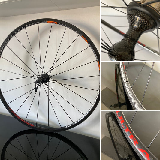 Ruota posteriore Campagnolo Hyperon Ultra, in fibra di carbonio. Per tubolare.