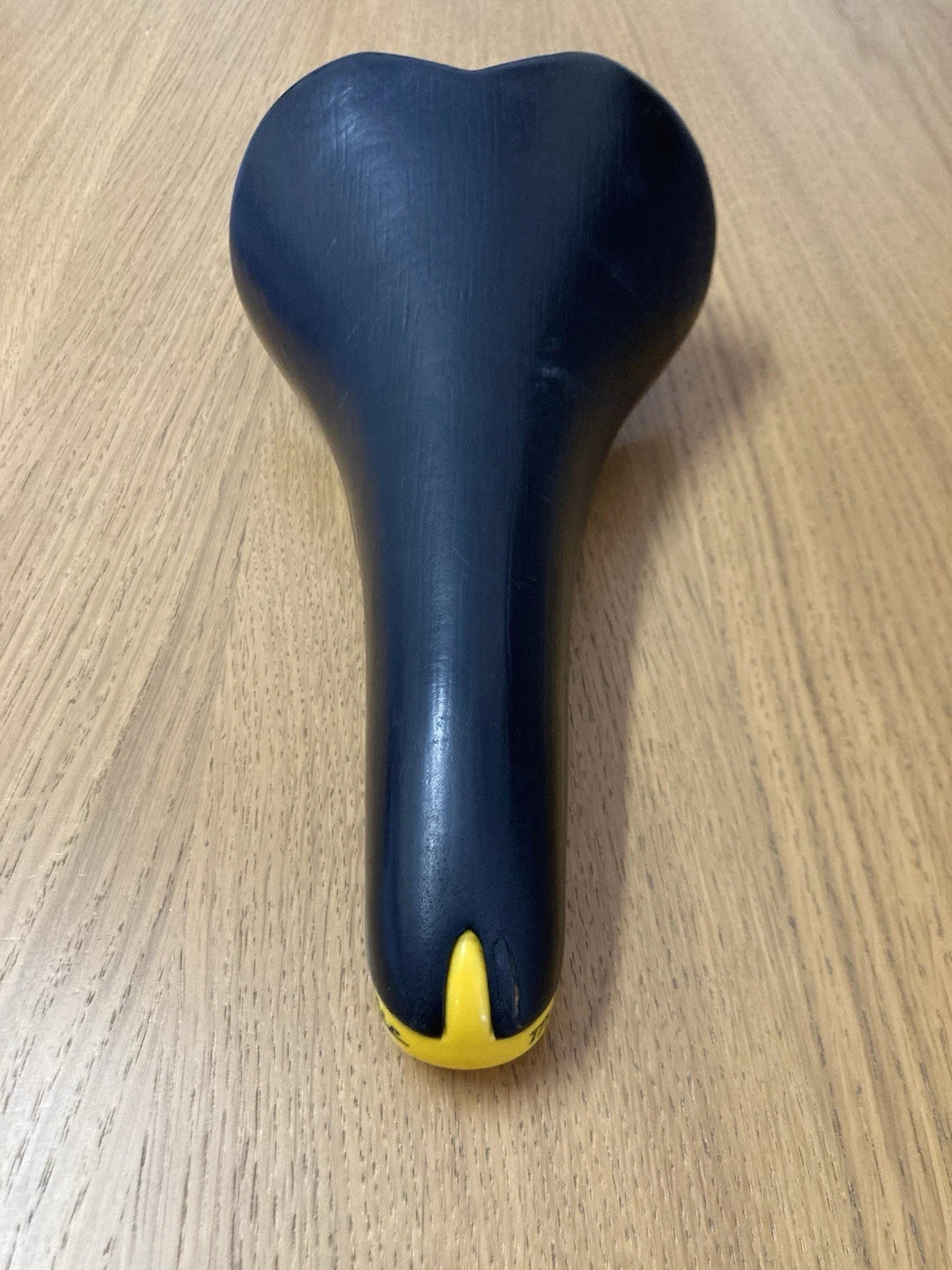 Selle Italia Turbo Matic del 1990. Tomaia in pelle.