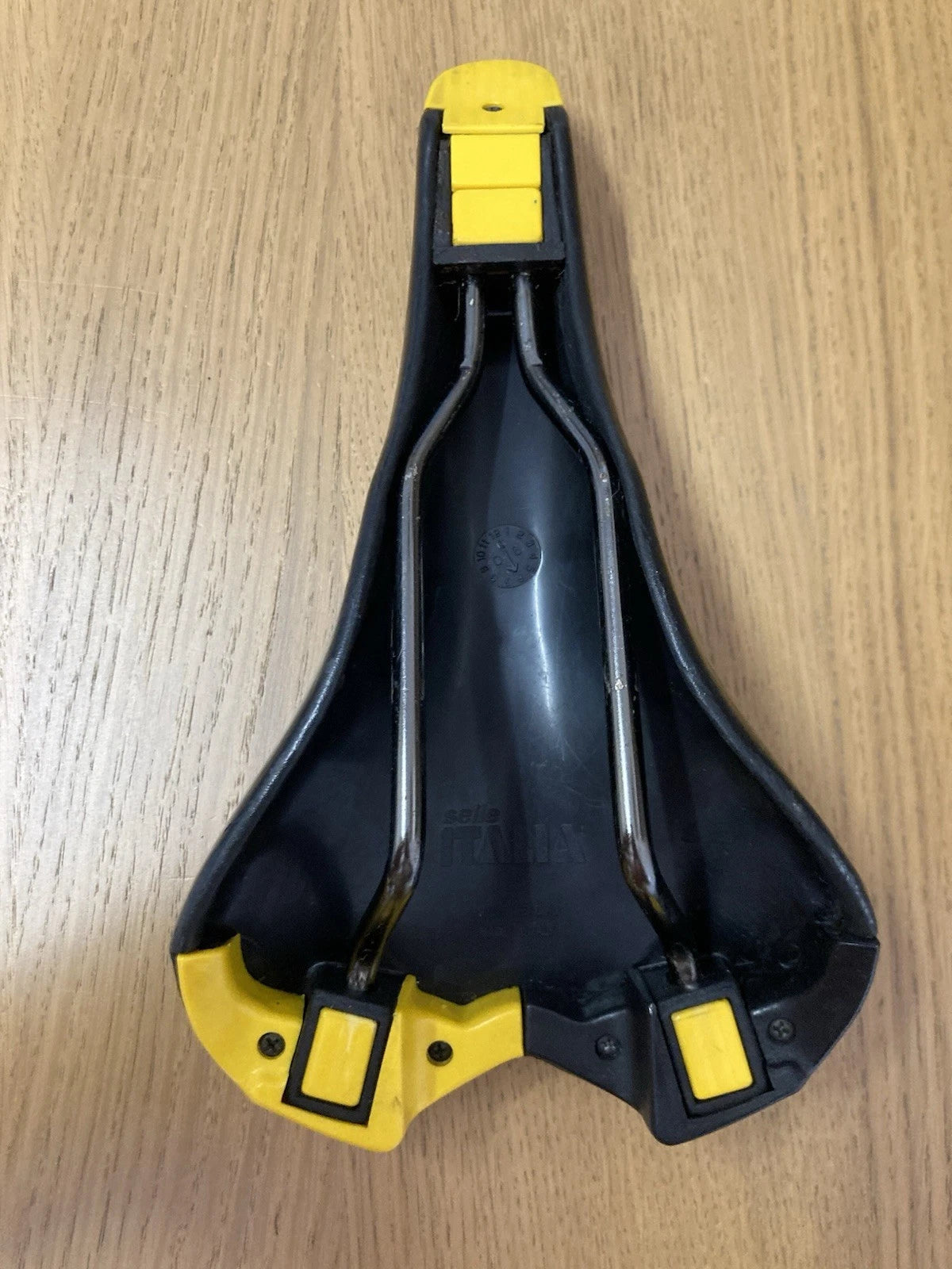 Selle Italia Turbo Matic del 1990. Tomaia in pelle.